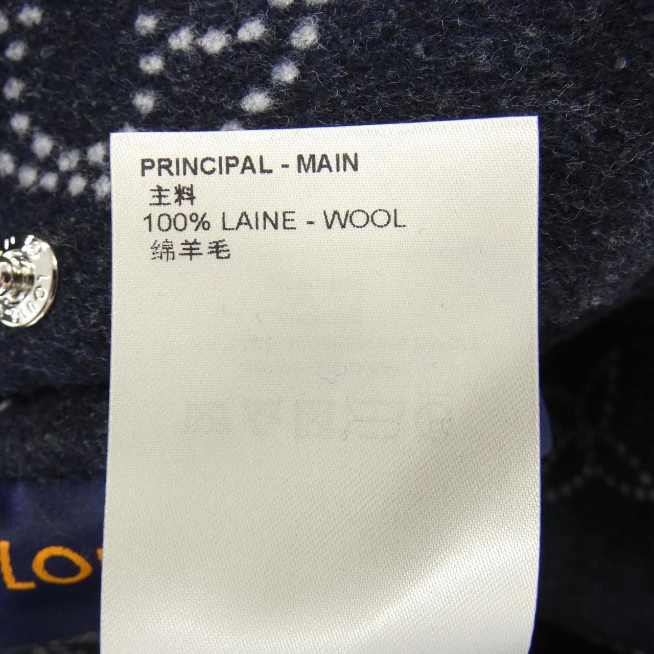 Louis Vuitton Louis Vuitton Louis Vuitton Mahina Monogram Reversible Cape Textile Outerwear FMCO18J54 DUTY FREE for USA Size ONE SIZE - 3 Thumbnail