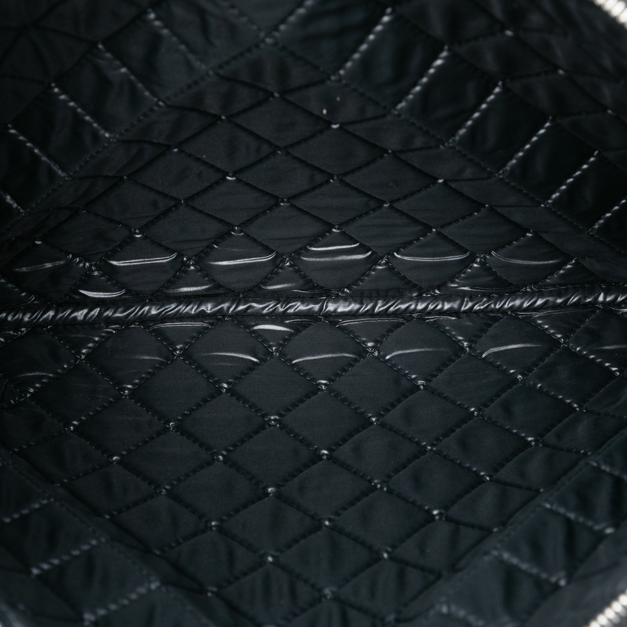 Chanel Large Quilted Patent O Case Clutch Size ONE SIZE - 4 Thumbnail