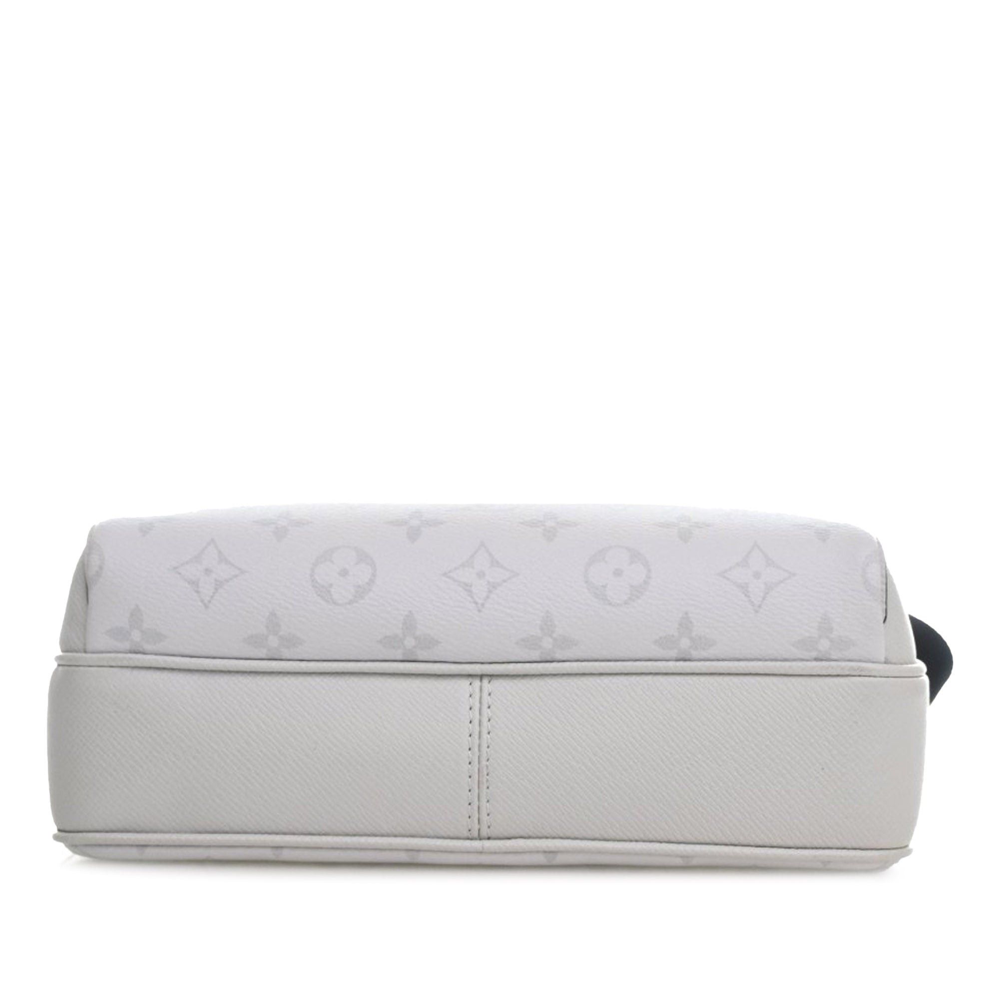Louis Vuitton Monogram Taigarama Outdoor Messenger Size ONE SIZE - 3 Thumbnail