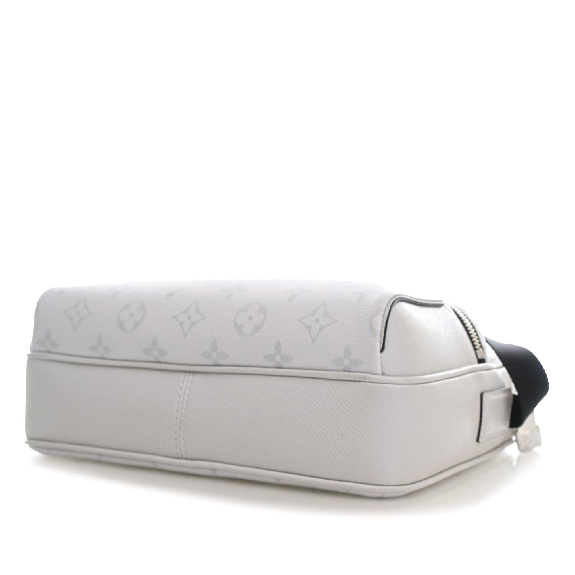 Louis Vuitton Monogram Taigarama Outdoor Messenger Size ONE SIZE - 8 Thumbnail