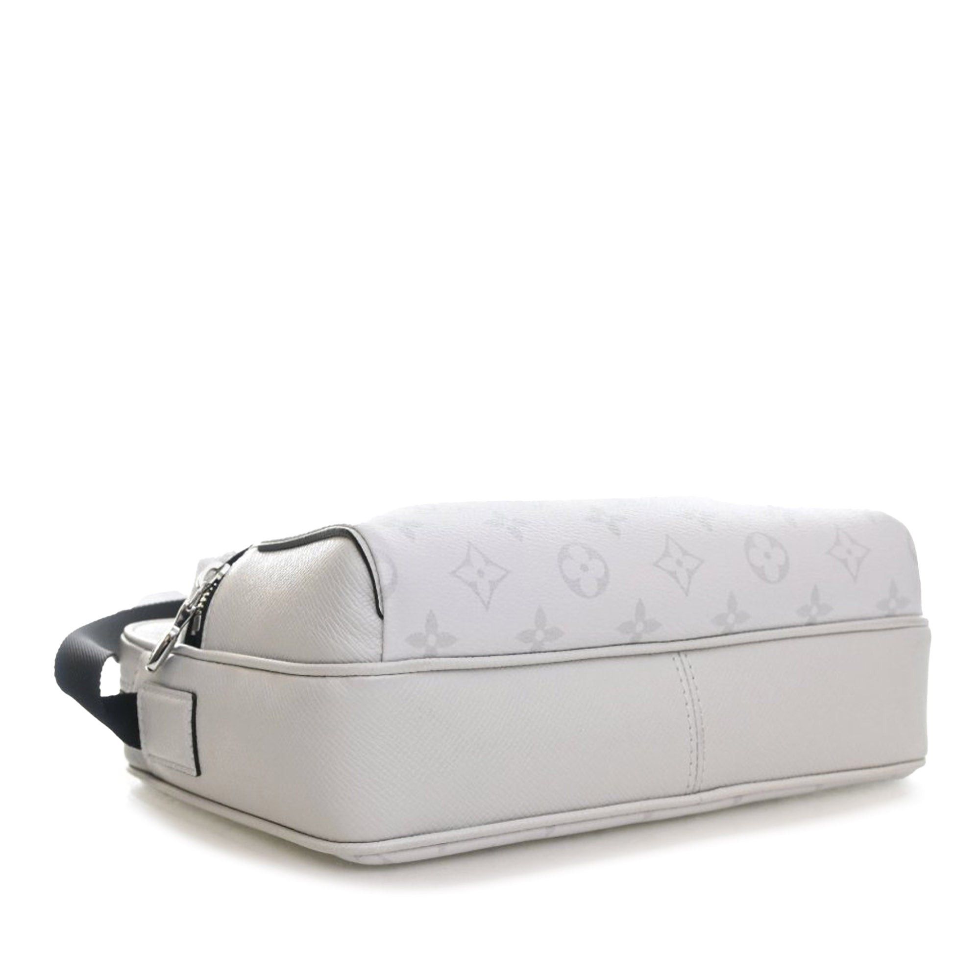 Louis Vuitton Monogram Taigarama Outdoor Messenger Size ONE SIZE - 7 Thumbnail