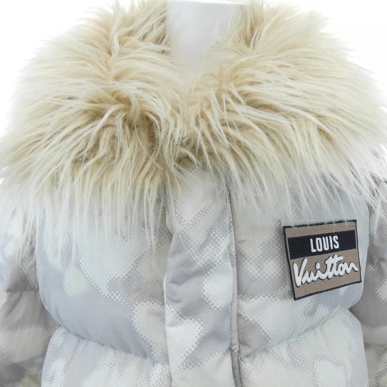 Louis Vuitton Louis Vuitton Louis Vuitton Down Jacket Textile Outerwear HQB08EFTN DUTY FREE for USA Size ONE SIZE - 6 Thumbnail
