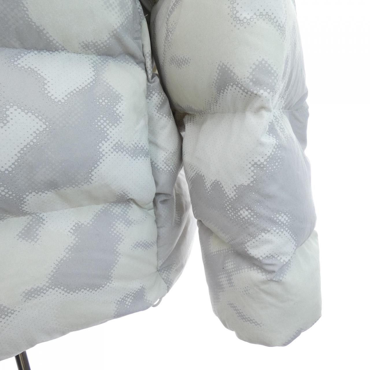 Louis Vuitton Louis Vuitton Louis Vuitton Down Jacket Textile Outerwear HQB08EFTN DUTY FREE for USA Size ONE SIZE - 7 Thumbnail