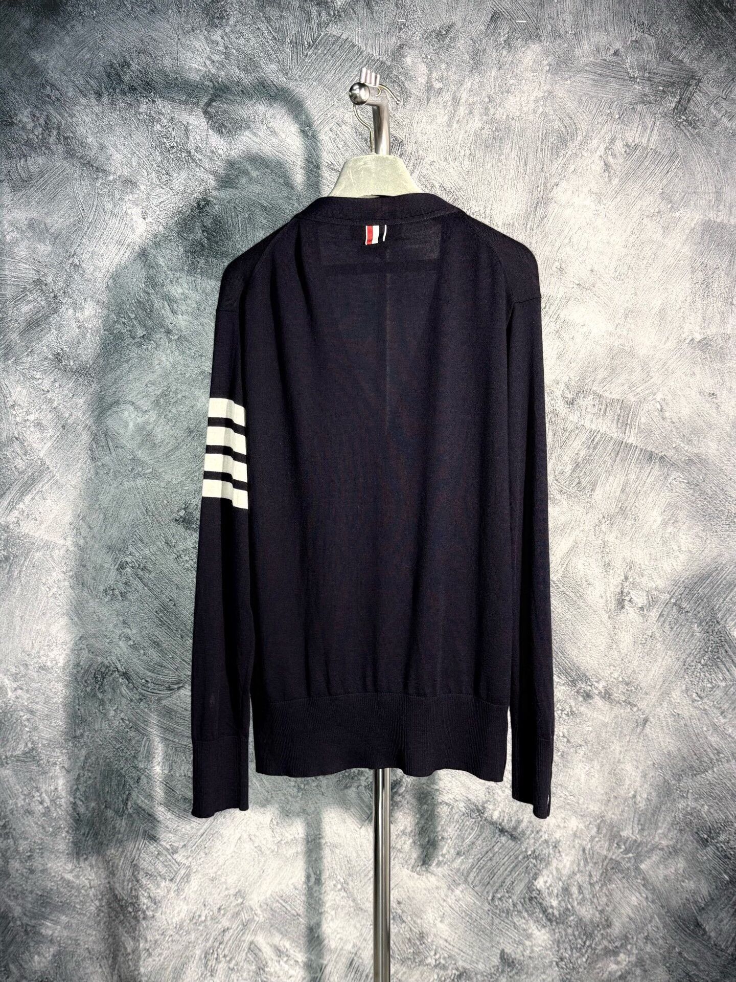 Thom Browne Thom Browne 4-Bar Stripe Wool Cardigan Size 3 Size US L / EU 52-54 / 3 - 2 Thumbnail
