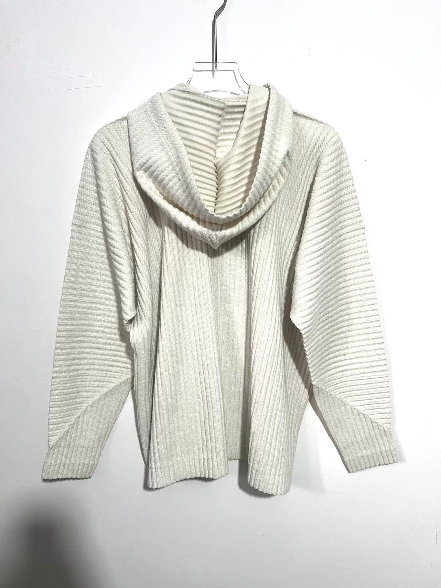 Issey Miyake Issey Miyake Knit White Sweater l Men Size US L / EU 52-54 / 3 - 2 Thumbnail