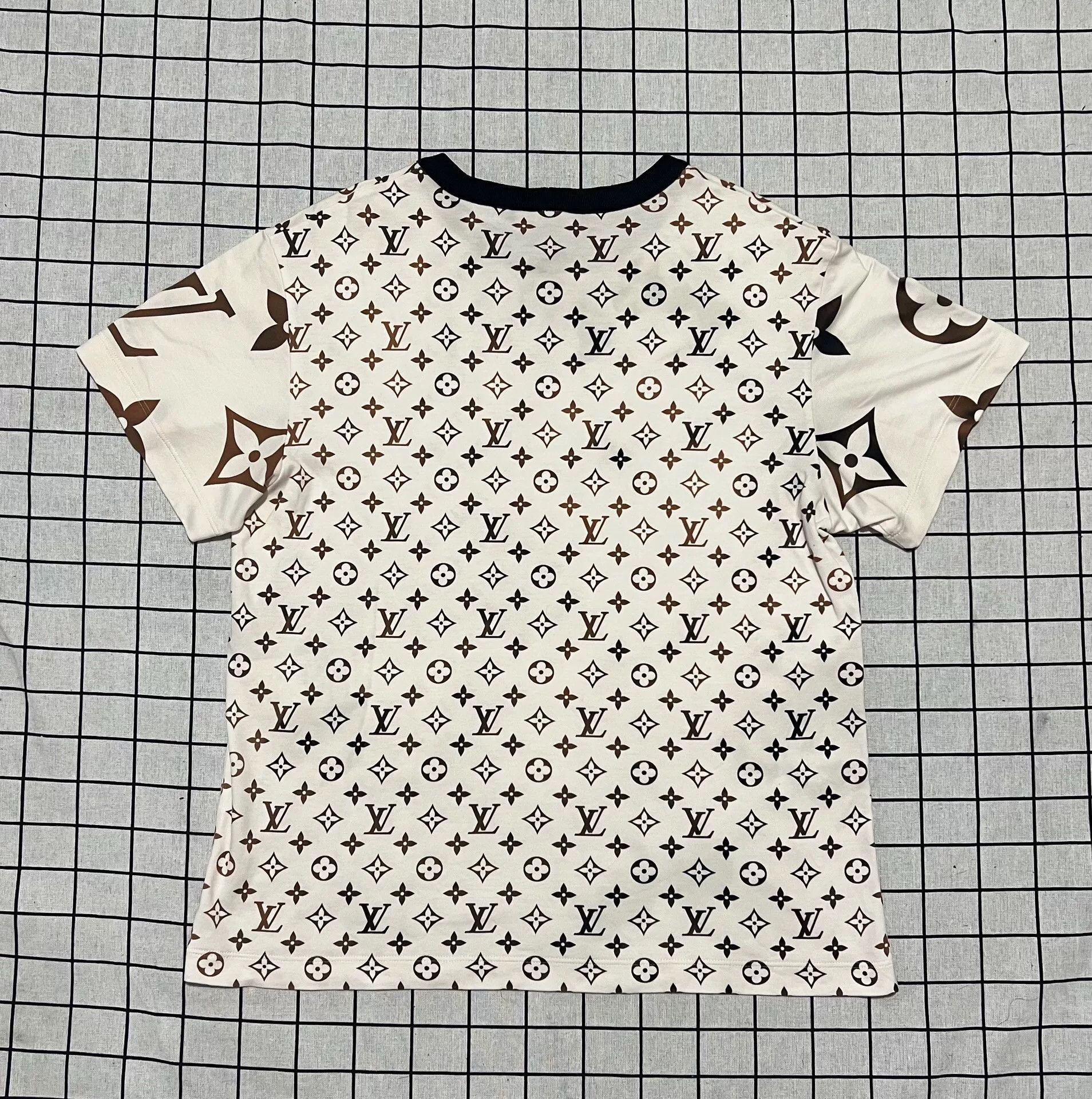Louis Vuitton Louis Vuitton Limited Gradient Multi T-Shirt m Men Size US M / EU 48-50 / 2 - 2 Thumbnail