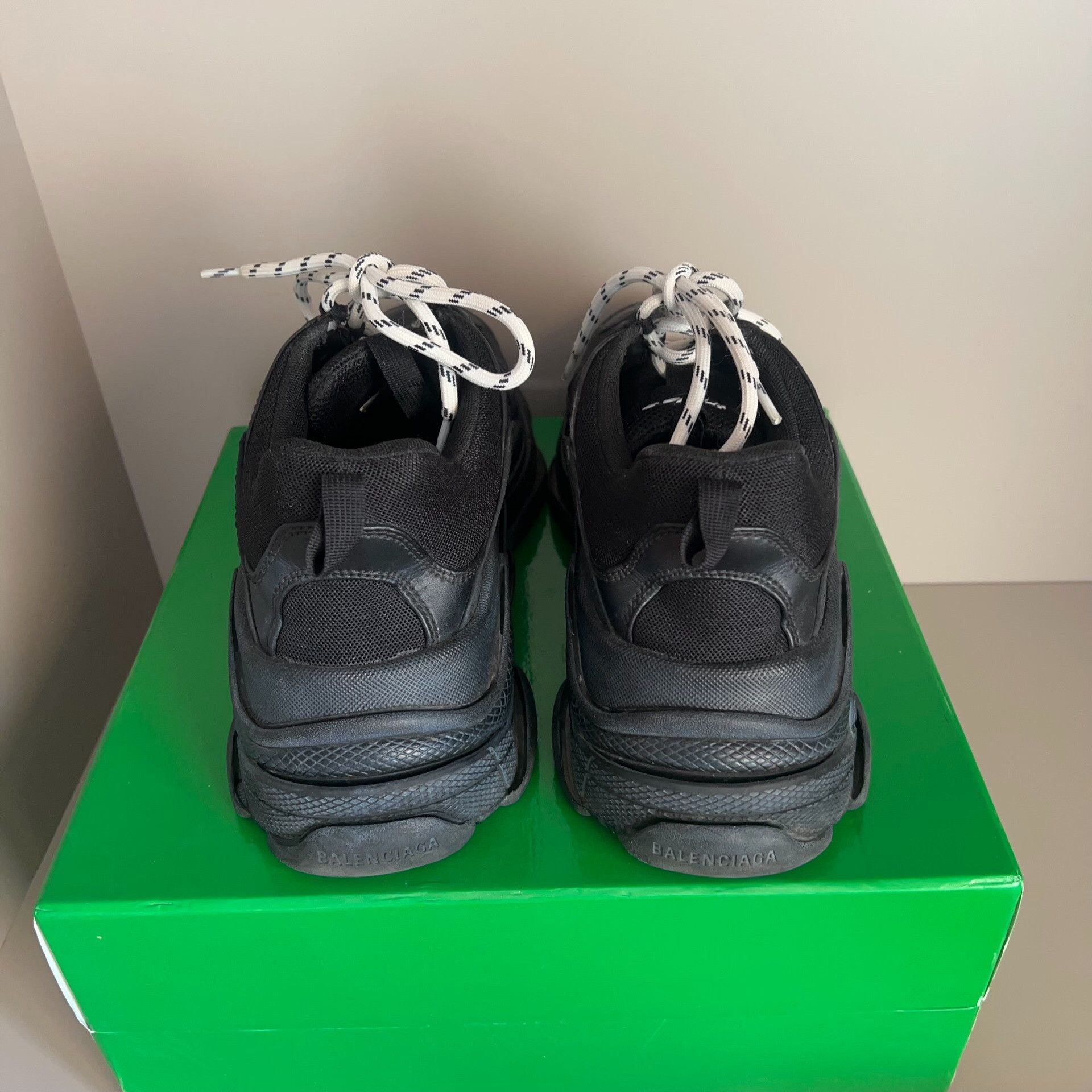 Balenciaga Balenciaga Retro Lowtop Sneakers 9 Men Size US 9 / EU 42 - 3 Thumbnail
