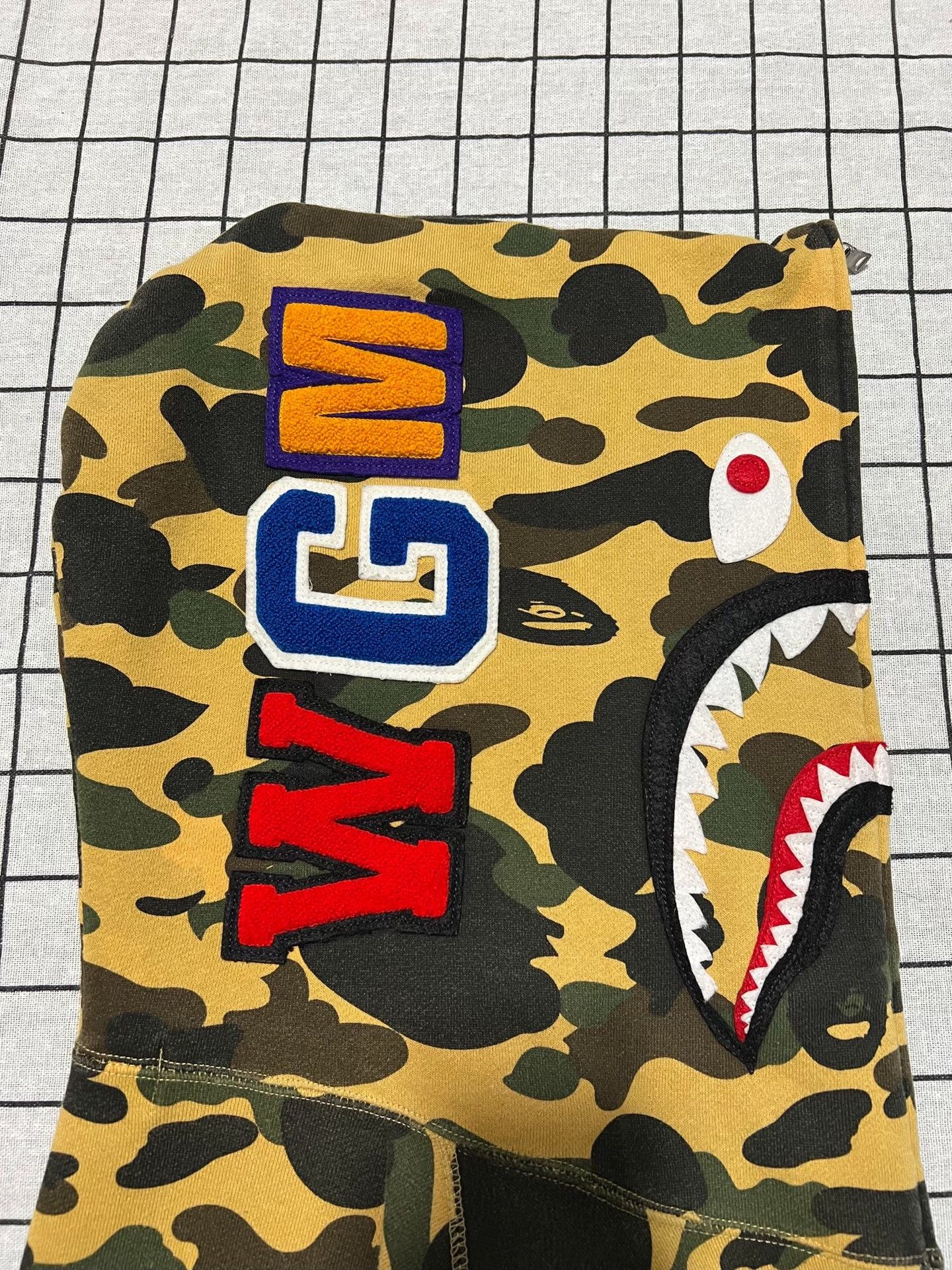 Bape Bape Shark Camo Multi Hoodie xxl Men Size US XXL / EU 58 / 5 - 2 Thumbnail