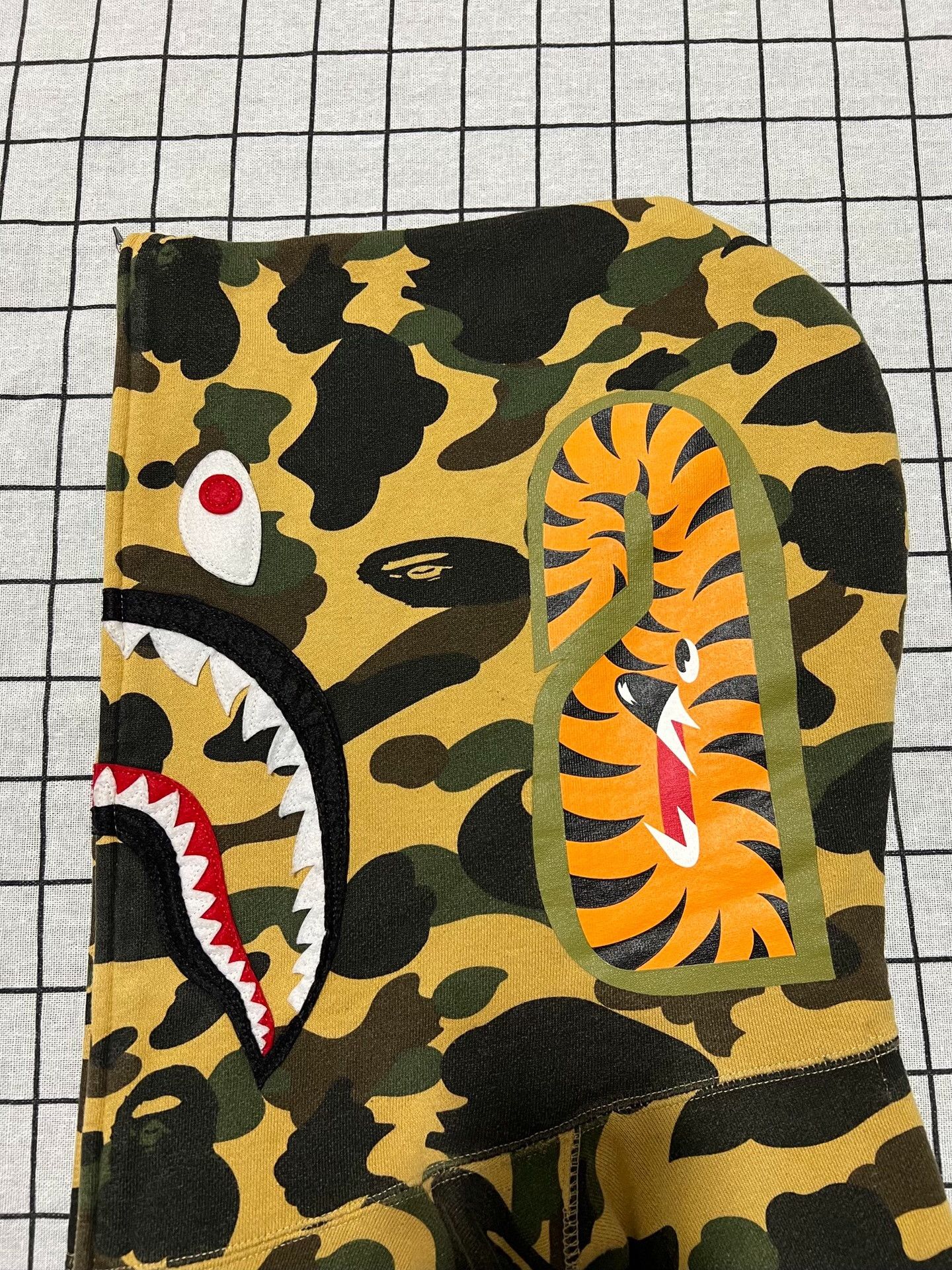 Bape Bape Shark Camo Multi Hoodie xxl Men Size US XXL / EU 58 / 5 - 3 Thumbnail