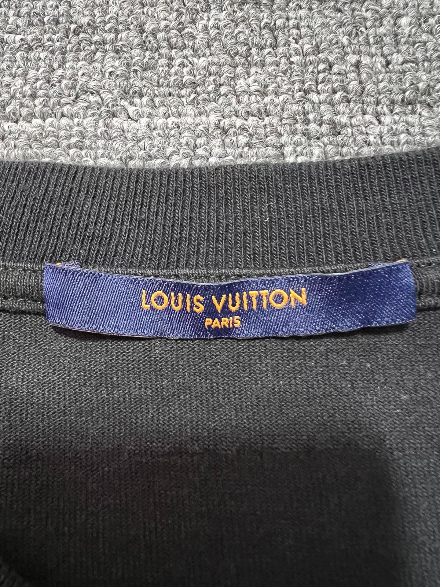 Louis Vuitton Louis Vuitton Black T-Shirt l Men Size US L / EU 52-54 / 3 - 3 Thumbnail