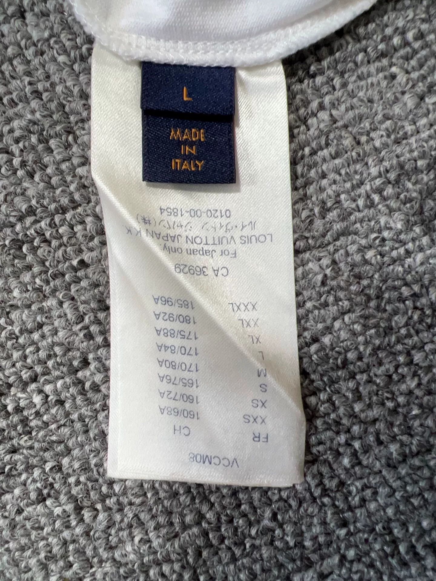 Louis Vuitton Louis Vuitton T-Shirt l Men Size US L / EU 52-54 / 3 - 5 Thumbnail