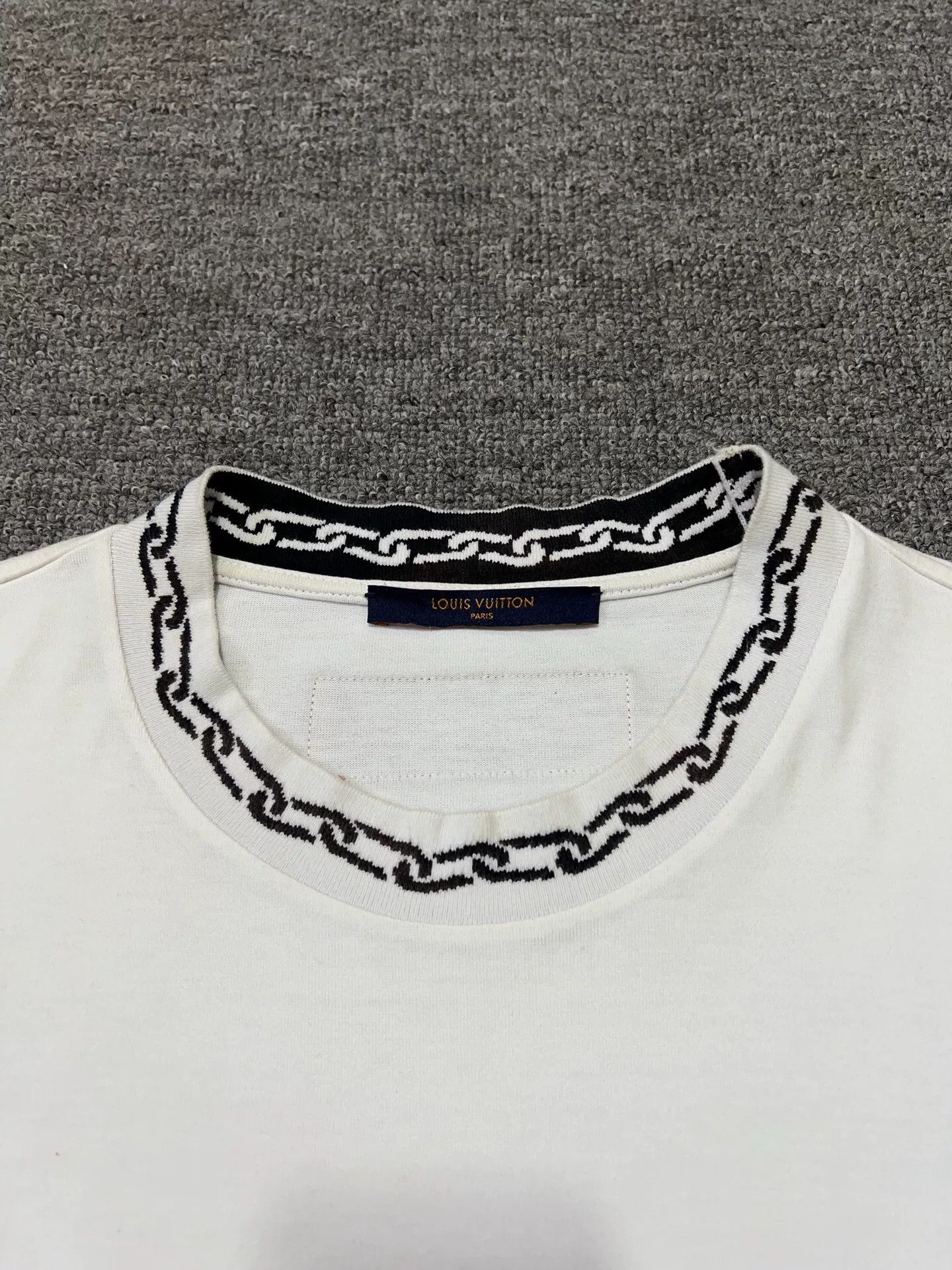 Louis Vuitton Louis Vuitton T-Shirt l Men Size US L / EU 52-54 / 3 - 3 Thumbnail