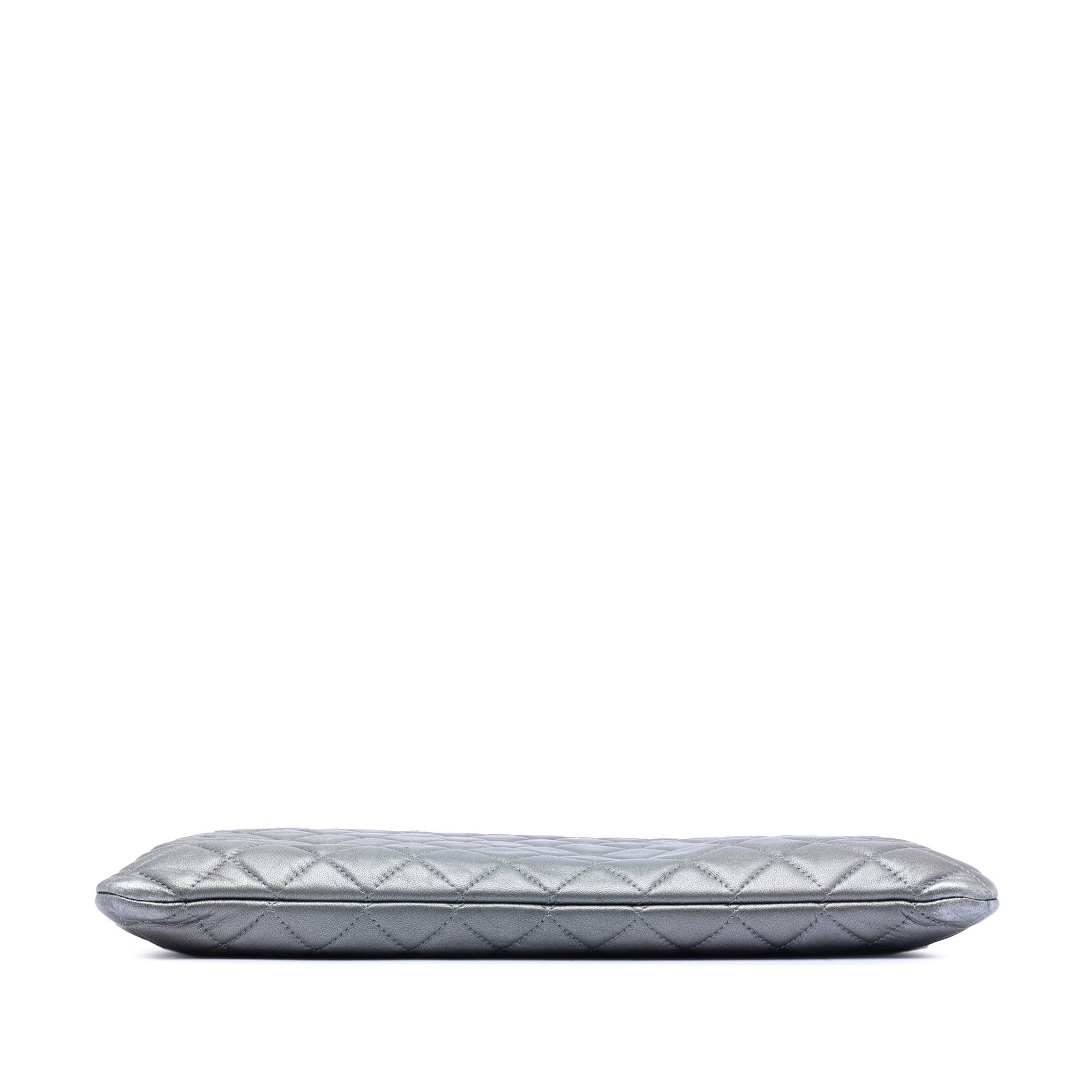 Chanel Large Quilted Metallic Lambskin O Case Clutch Size ONE SIZE - 3 Thumbnail