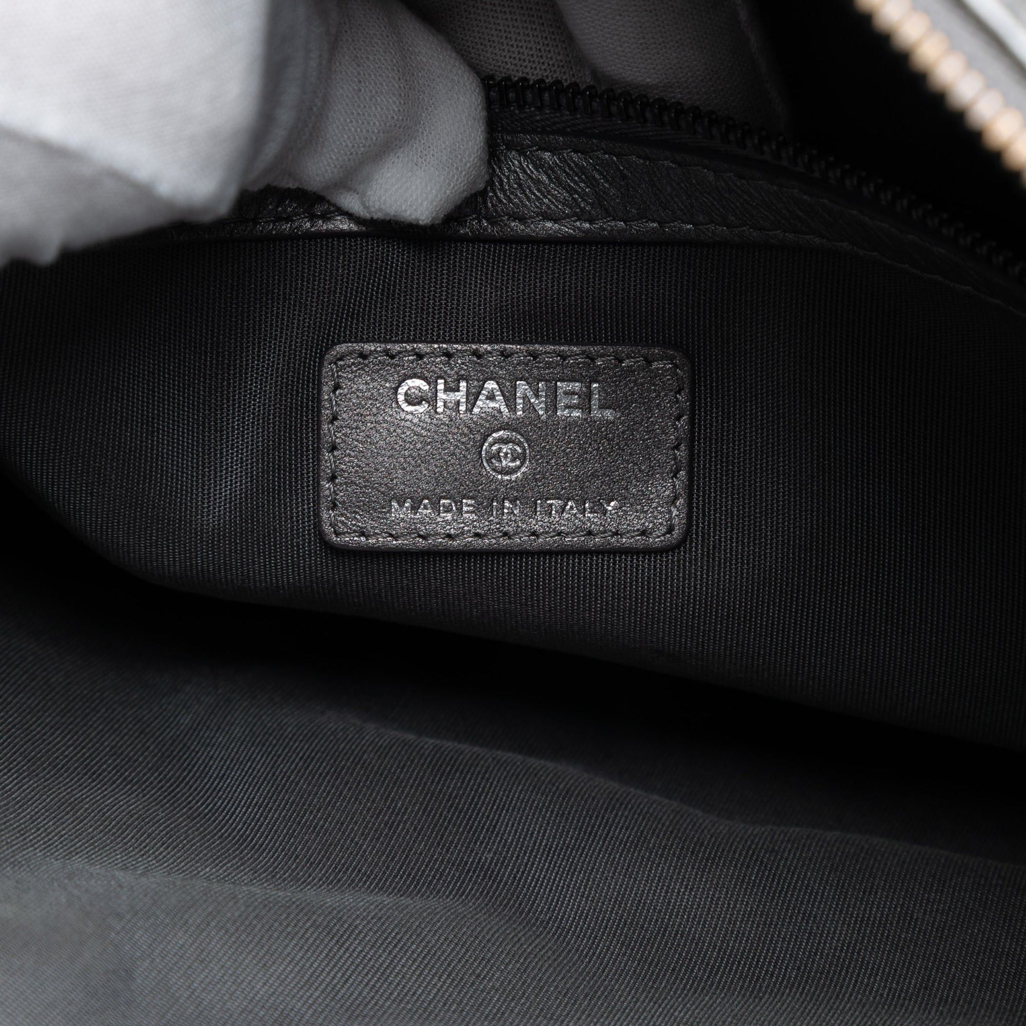 Chanel Large Quilted Metallic Lambskin O Case Clutch Size ONE SIZE - 5 Thumbnail