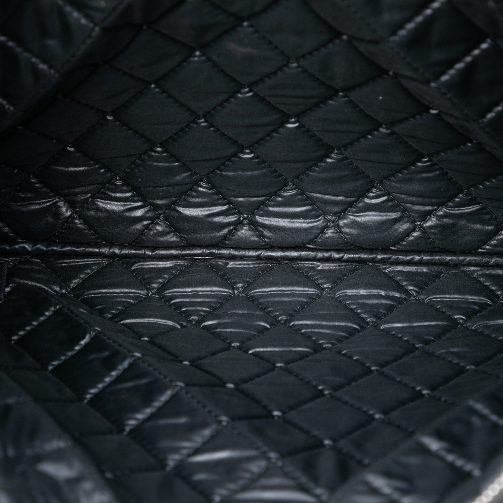 Chanel Large Quilted Patent O Case Clutch Size ONE SIZE - 4 Thumbnail