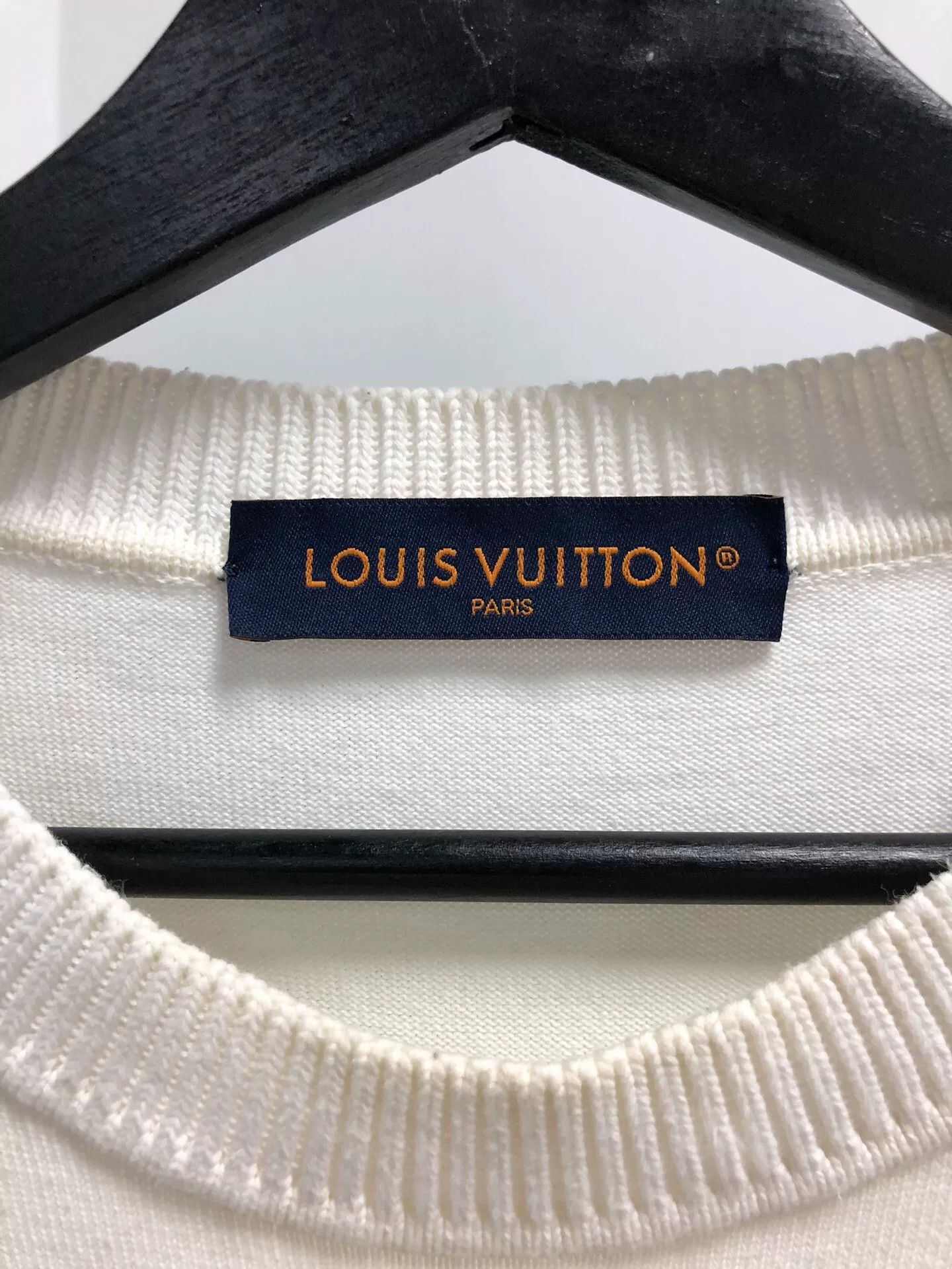 Louis Vuitton Louis Vuitton Safety Pin Logo T-Shirt L Size US L / EU 52-54 / 3 - 3 Thumbnail