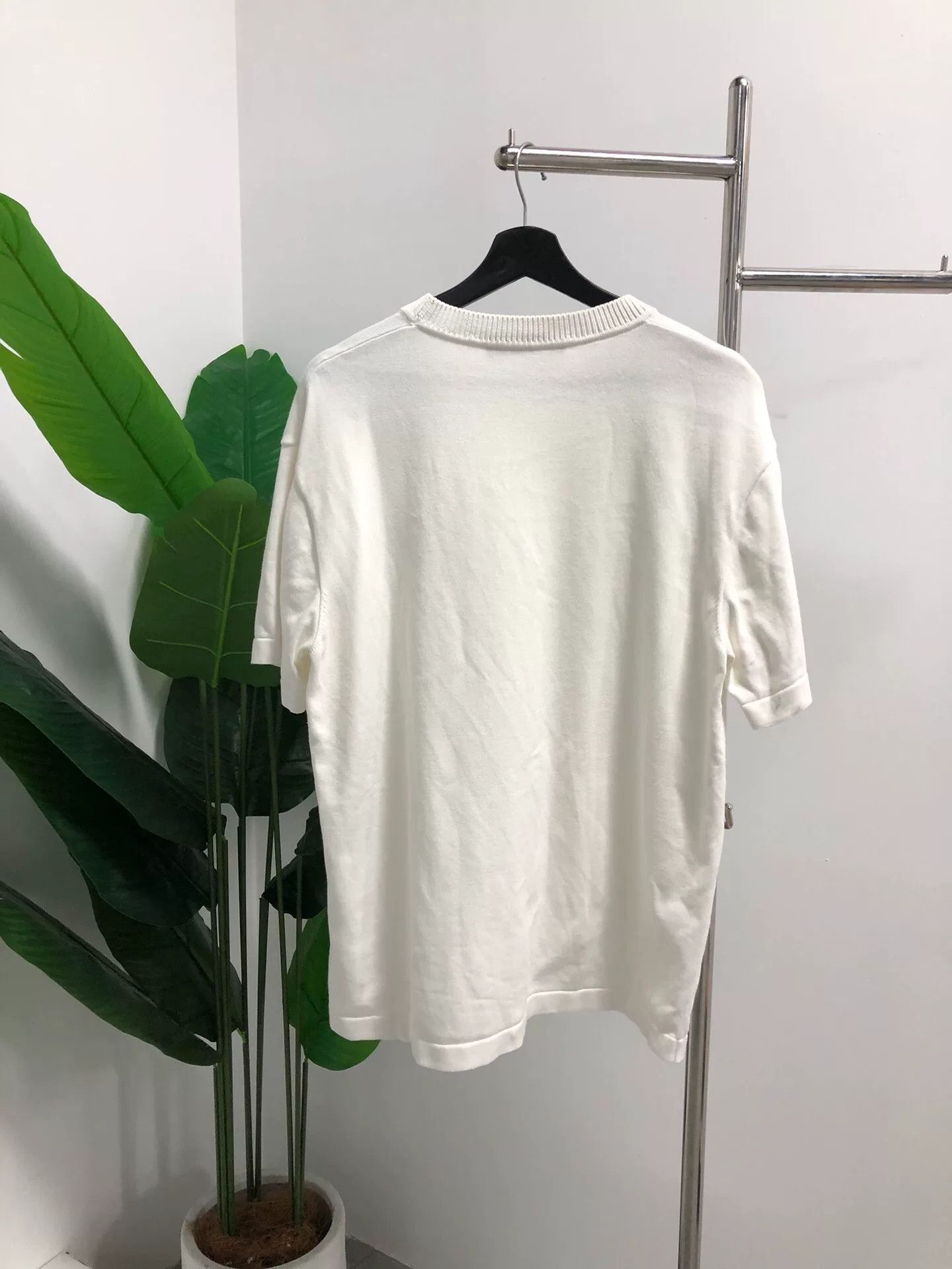 Louis Vuitton Louis Vuitton Safety Pin Logo T-Shirt L Size US L / EU 52-54 / 3 - 2 Thumbnail