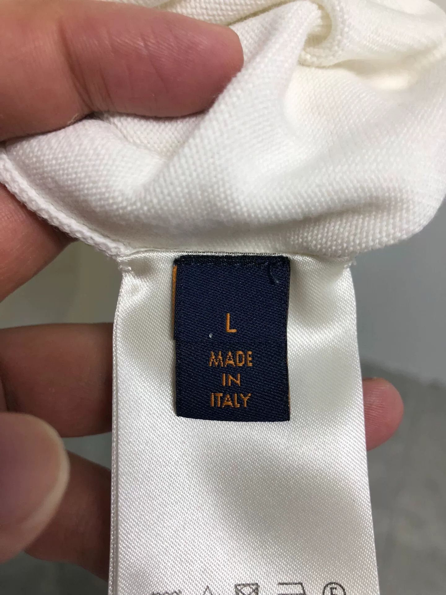 Louis Vuitton Louis Vuitton Safety Pin Logo T-Shirt L Size US L / EU 52-54 / 3 - 5 Thumbnail