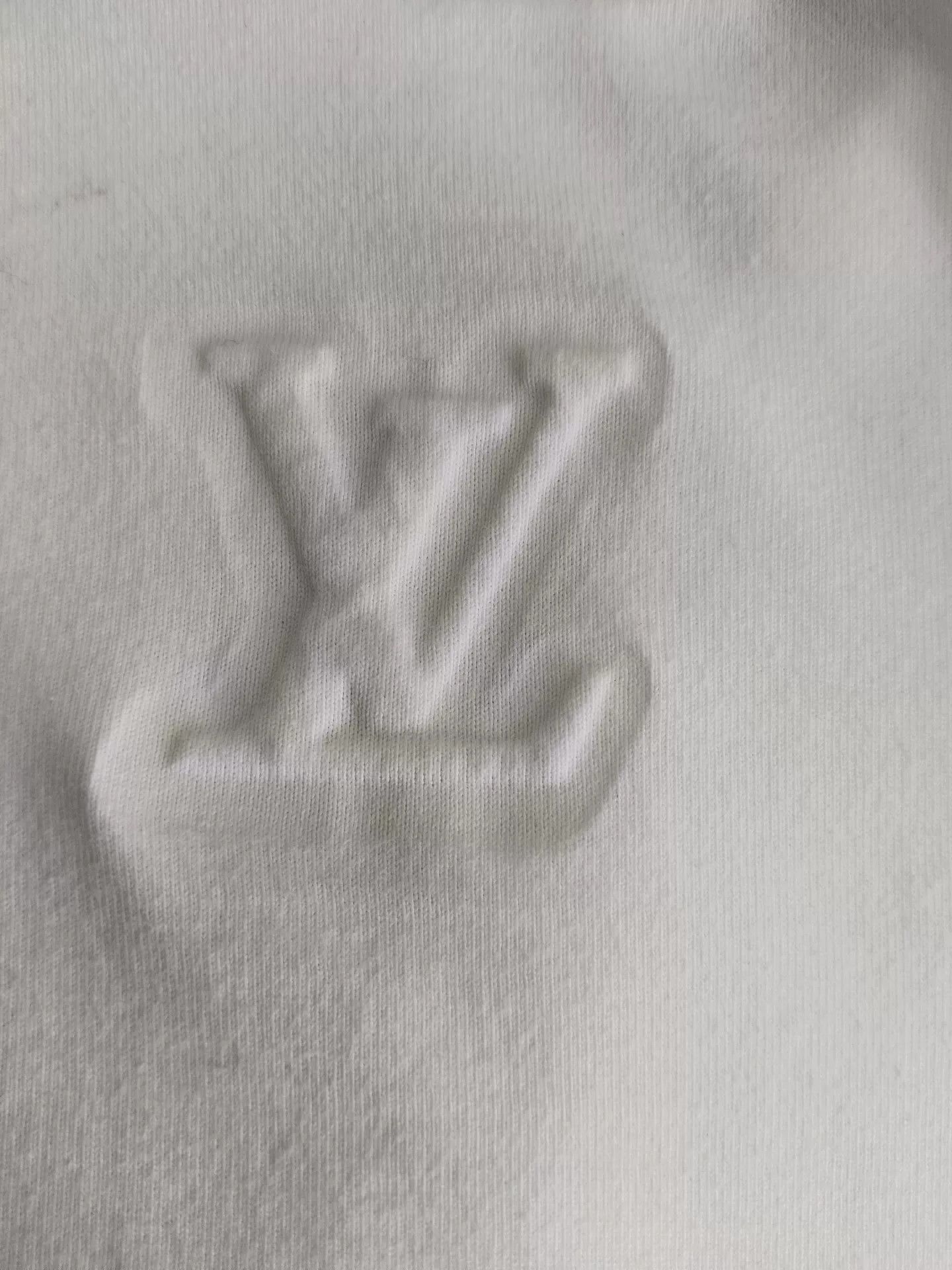 Louis Vuitton Louis Vuitton Reversed Logo T-Shirt L Size US L / EU 52-54 / 3 - 5 Thumbnail