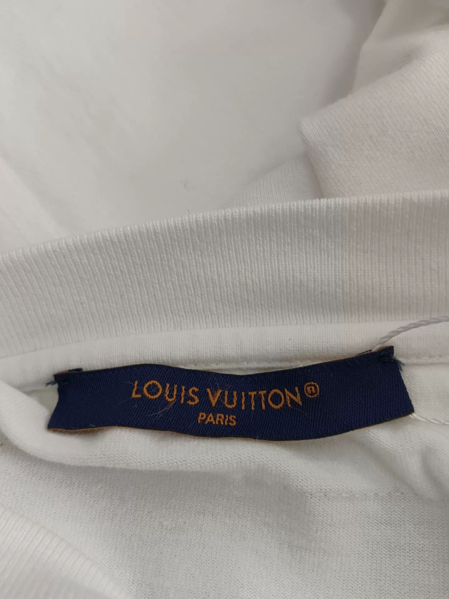 Louis Vuitton Louis Vuitton Reversed Logo T-Shirt L Size US L / EU 52-54 / 3 - 4 Thumbnail