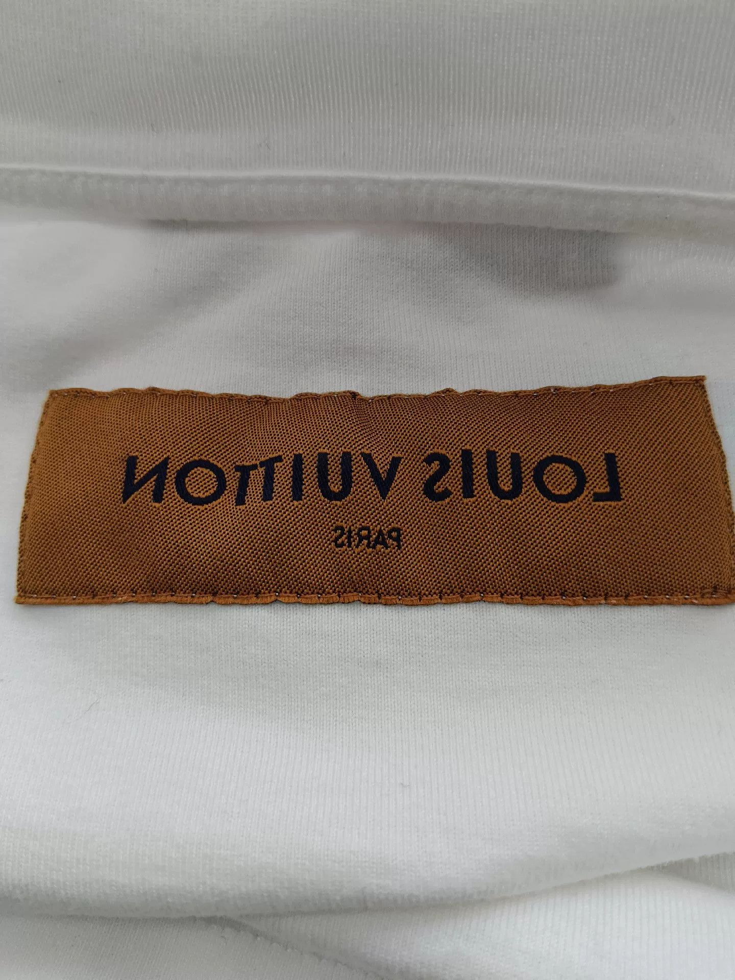 Louis Vuitton Louis Vuitton Reversed Logo T-Shirt L Size US L / EU 52-54 / 3 - 3 Thumbnail