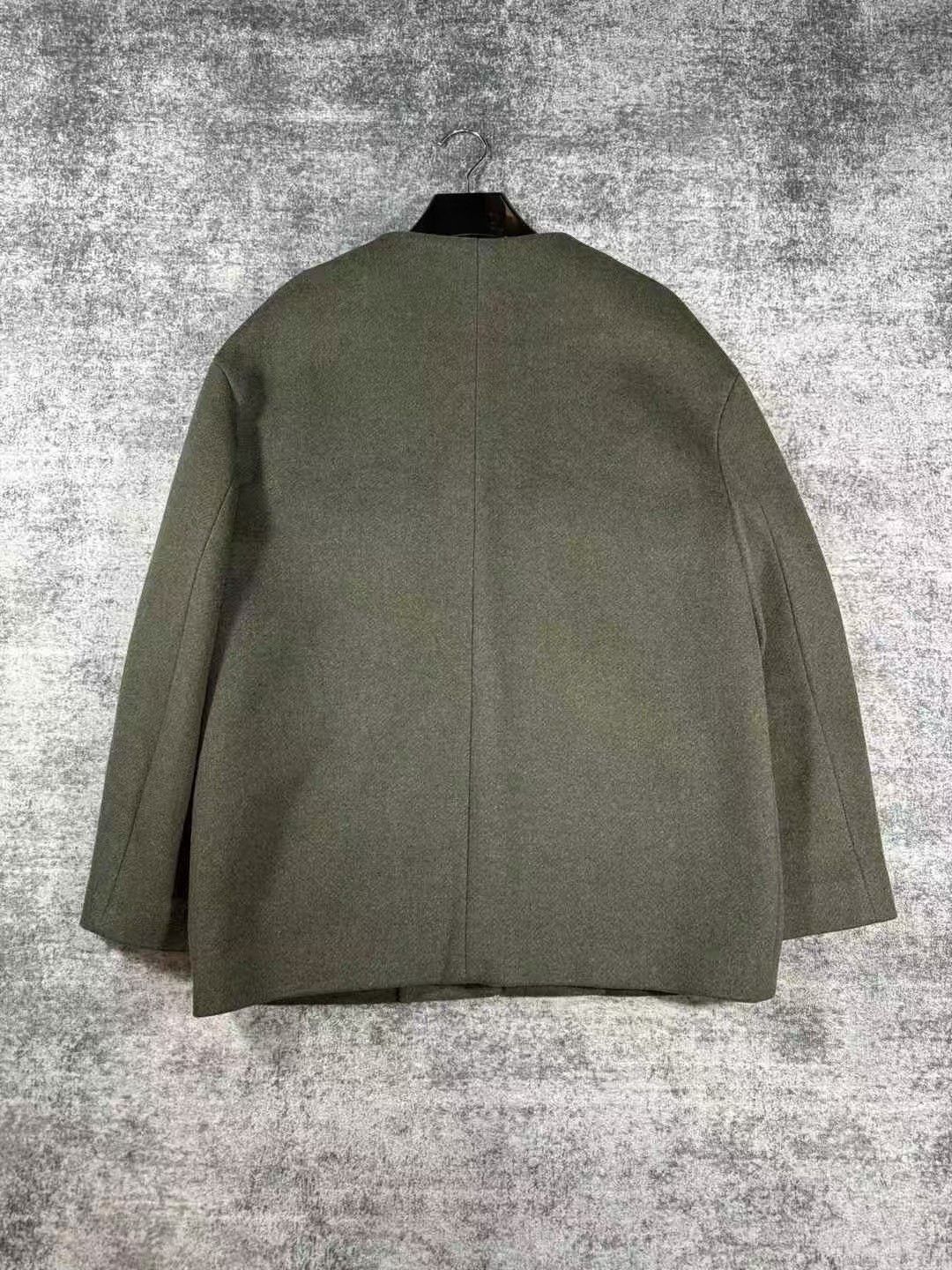 Celine Celine Gold Coat M Women Size M / US 6-8 / IT 42-44 - 2 Thumbnail