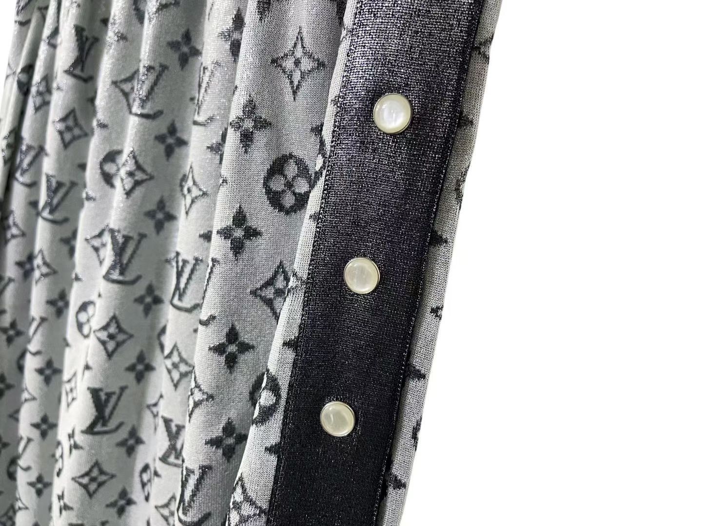 Louis Vuitton Louis Vuitton Silver Skirt 28 Women Size 28" / US 6 / IT 42 - 3 Thumbnail