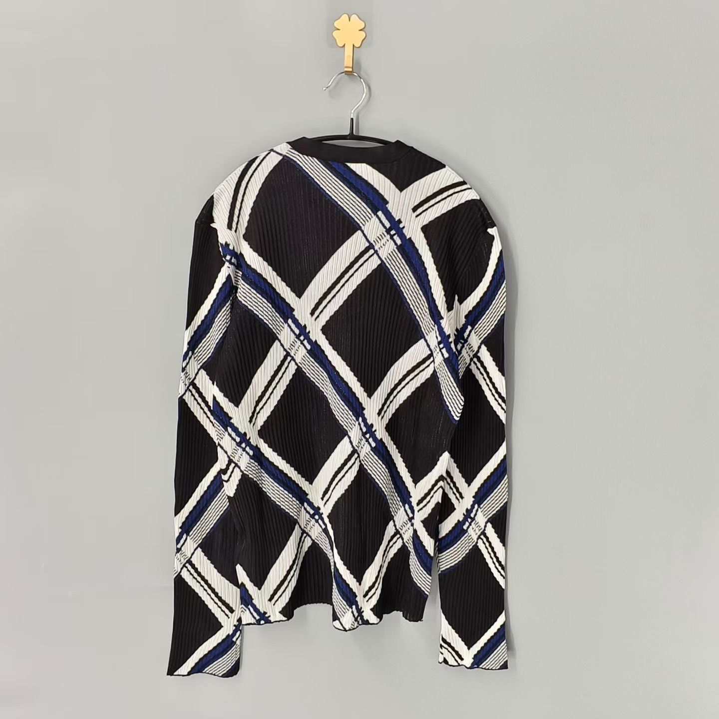 Burberry Burberry Knit Striped Multi Sweater L Women Size L / US 10 / IT 46 - 2 Thumbnail