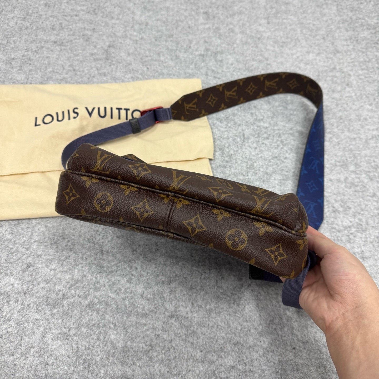 Louis Vuitton Louis Vuitton Bag one size Men Size ONE SIZE - 3 Thumbnail