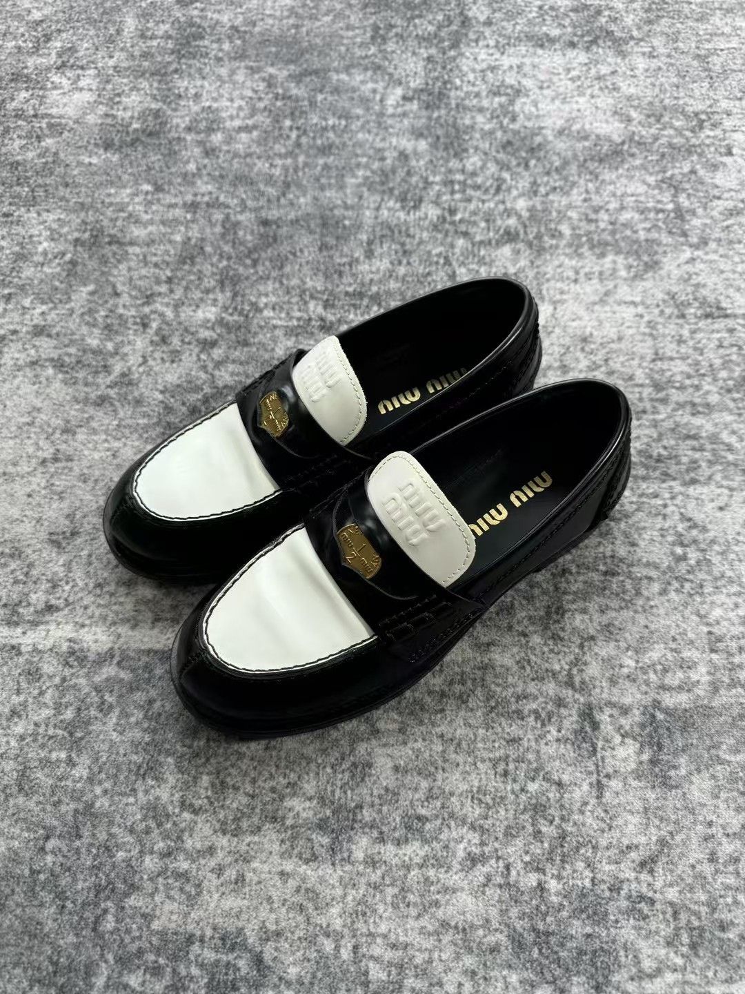Miu Miu Miu Miu Black Lowtop Sneakers us_5 Women Size US 5 / IT 35 - 2 Thumbnail