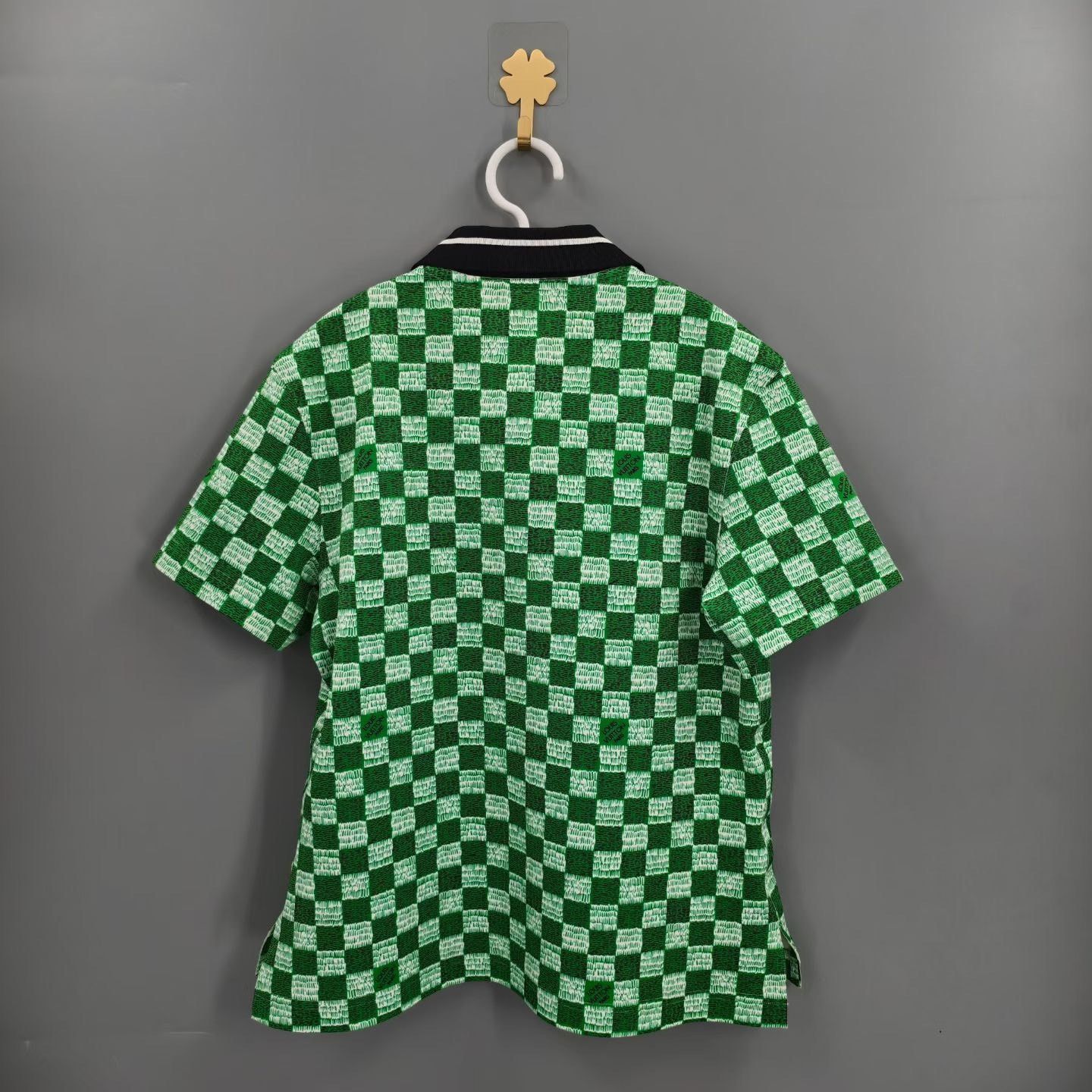 Louis Vuitton Louis Vuitton Checkered Multi T-Shirt XS Women Size XS / US 0-2 / IT 36-38 - 2 Thumbnail