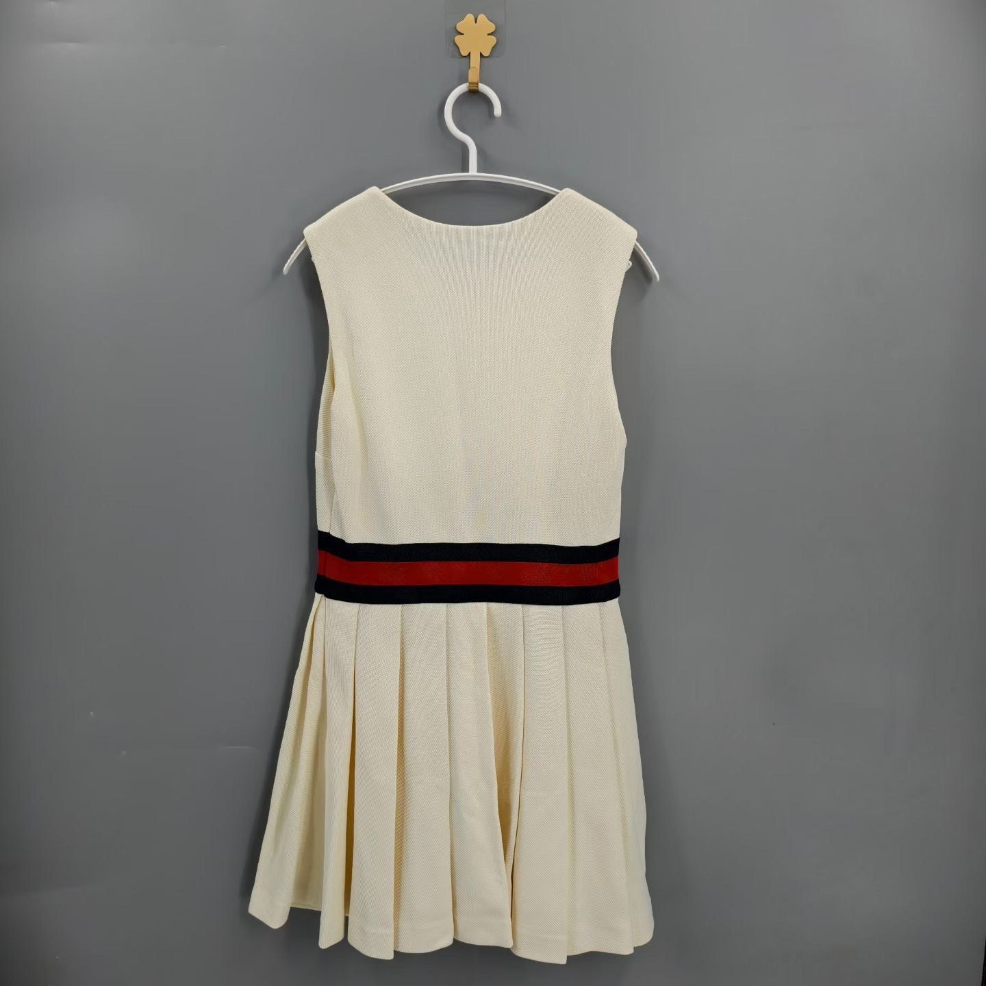 Gucci Gucci Knit White T-Shirt S Women Size S / US 4 / IT 40 - 2 Thumbnail