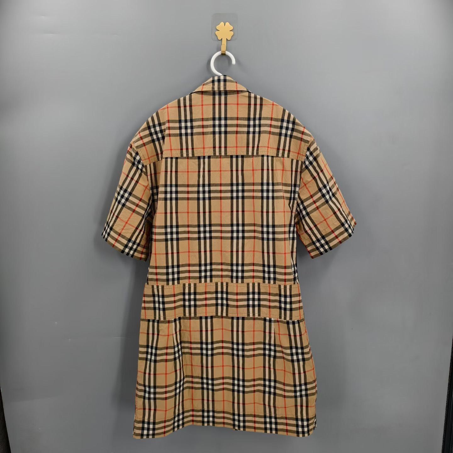 Burberry Burberry Retro Plaid T-Shirt S Women Size S / US 4 / IT 40 - 2 Thumbnail