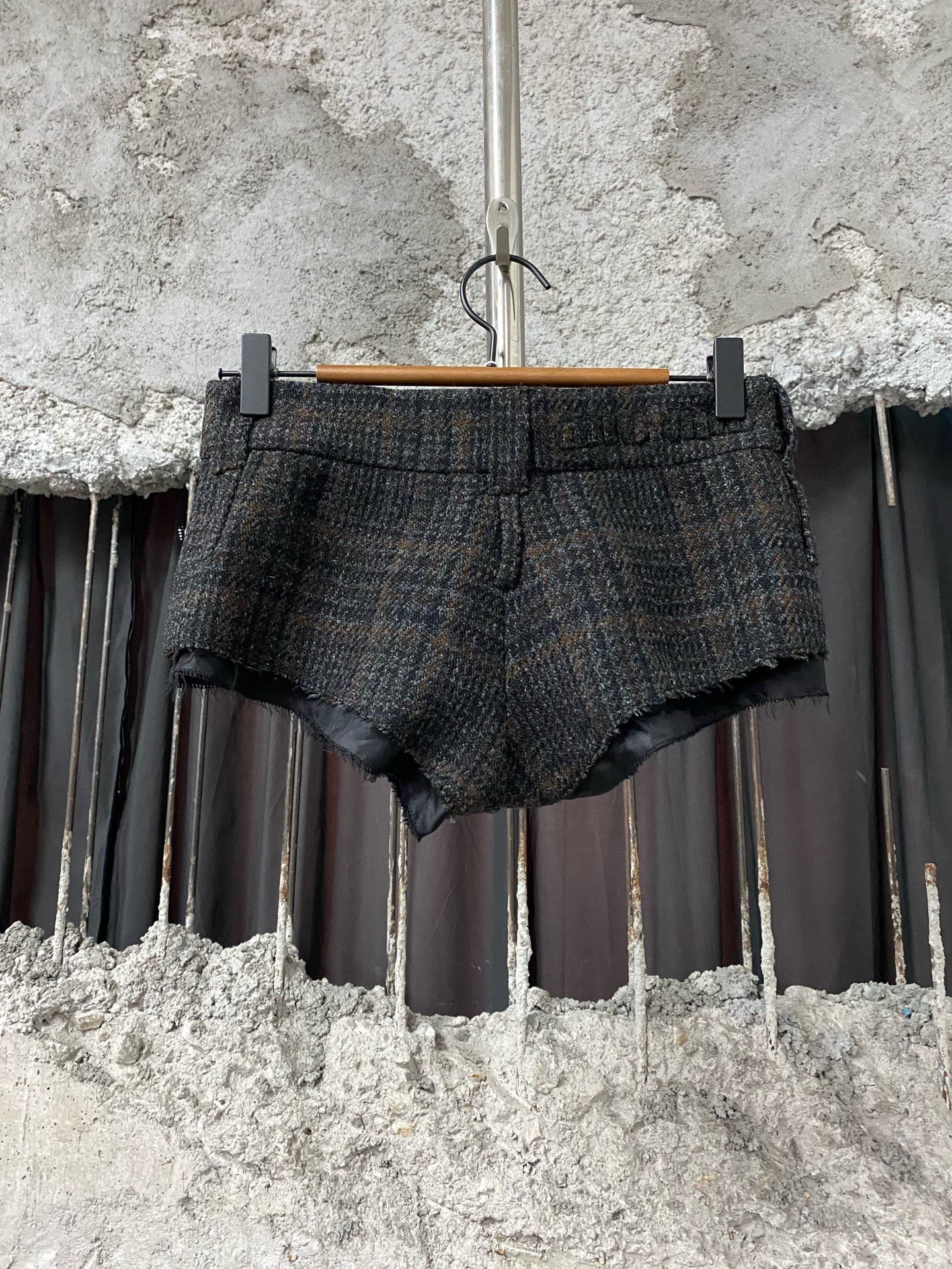 Miu Miu Miu Miu Pants 26 Women Size 26" / US 2 / IT 38 - 2 Thumbnail