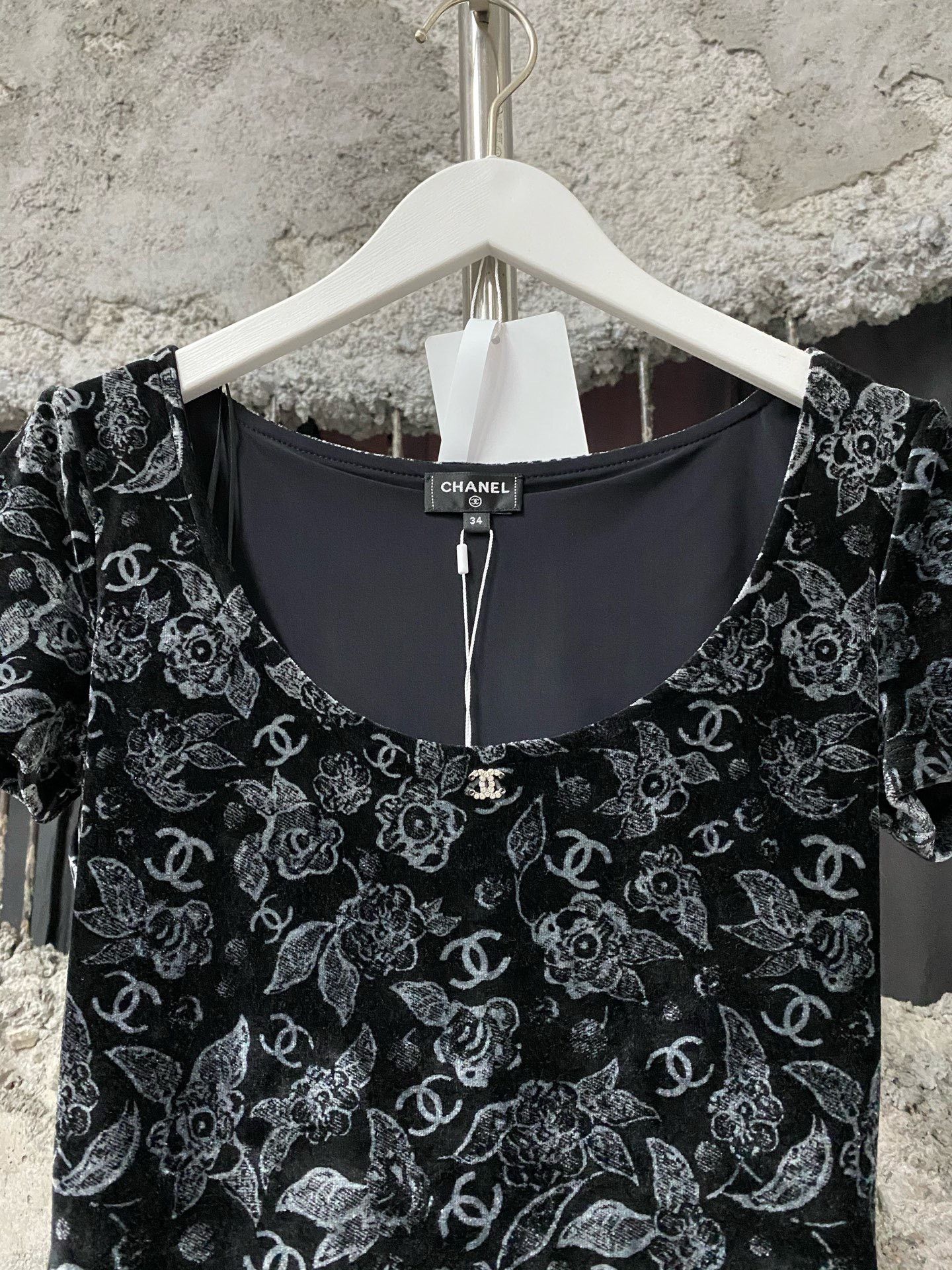 Chanel Chanel Velvet T-Shirt S Women Size S / US 4 / IT 40 - 3 Thumbnail