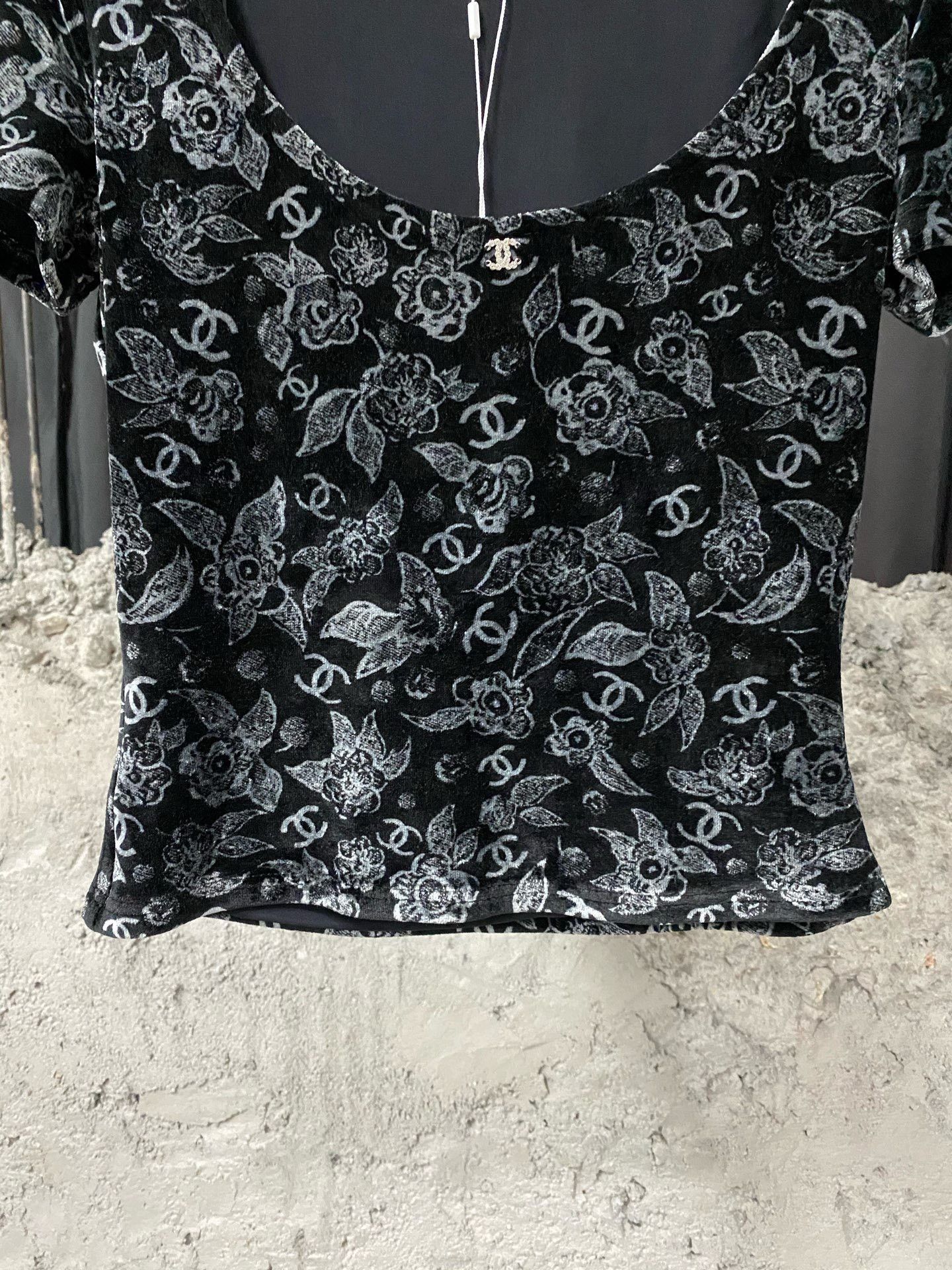 Chanel Chanel Velvet T-Shirt S Women Size S / US 4 / IT 40 - 4 Thumbnail