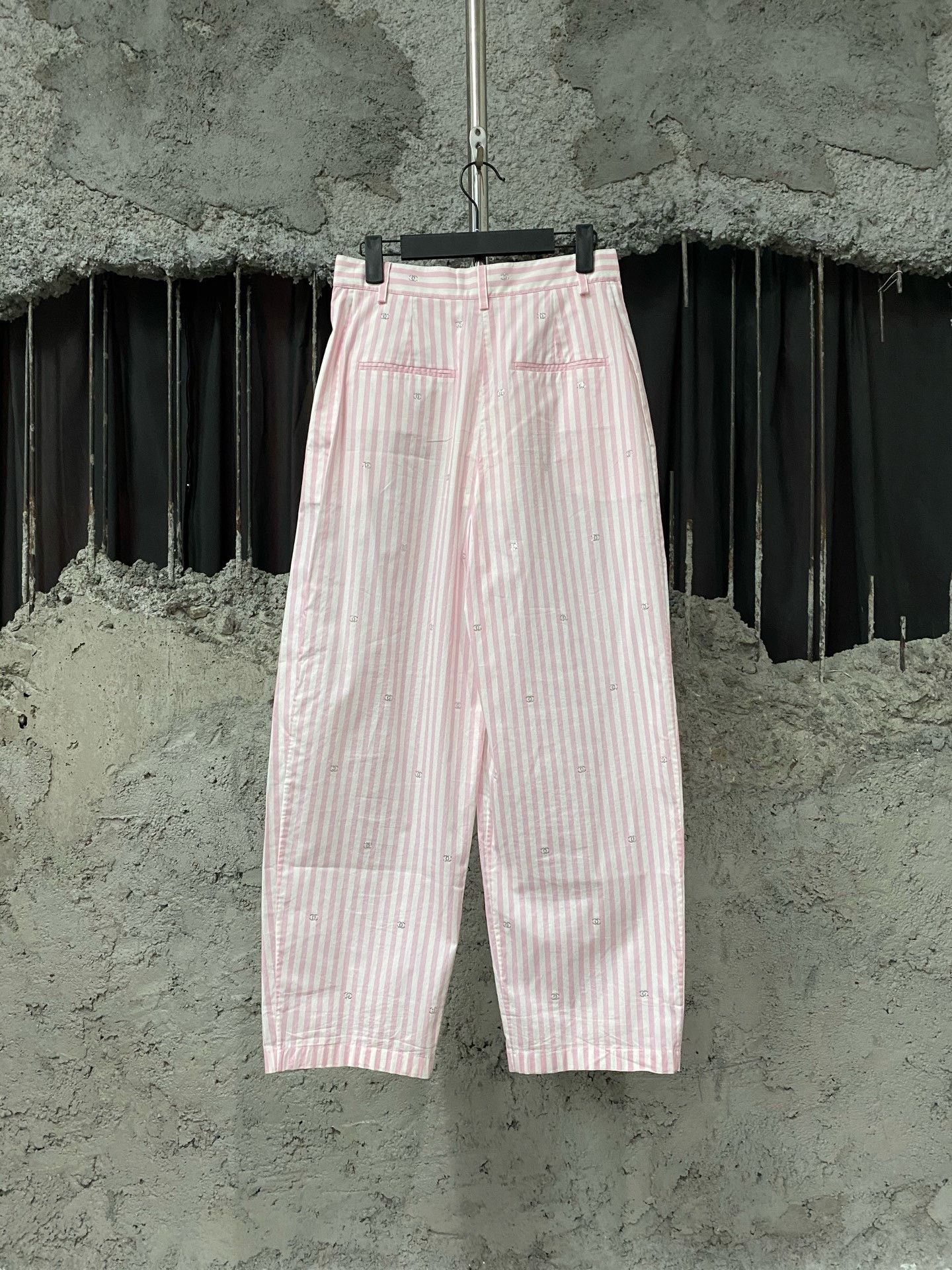 Chanel Chanel Striped Pants 26 Women Size 26" / US 2 / IT 38 - 2 Thumbnail