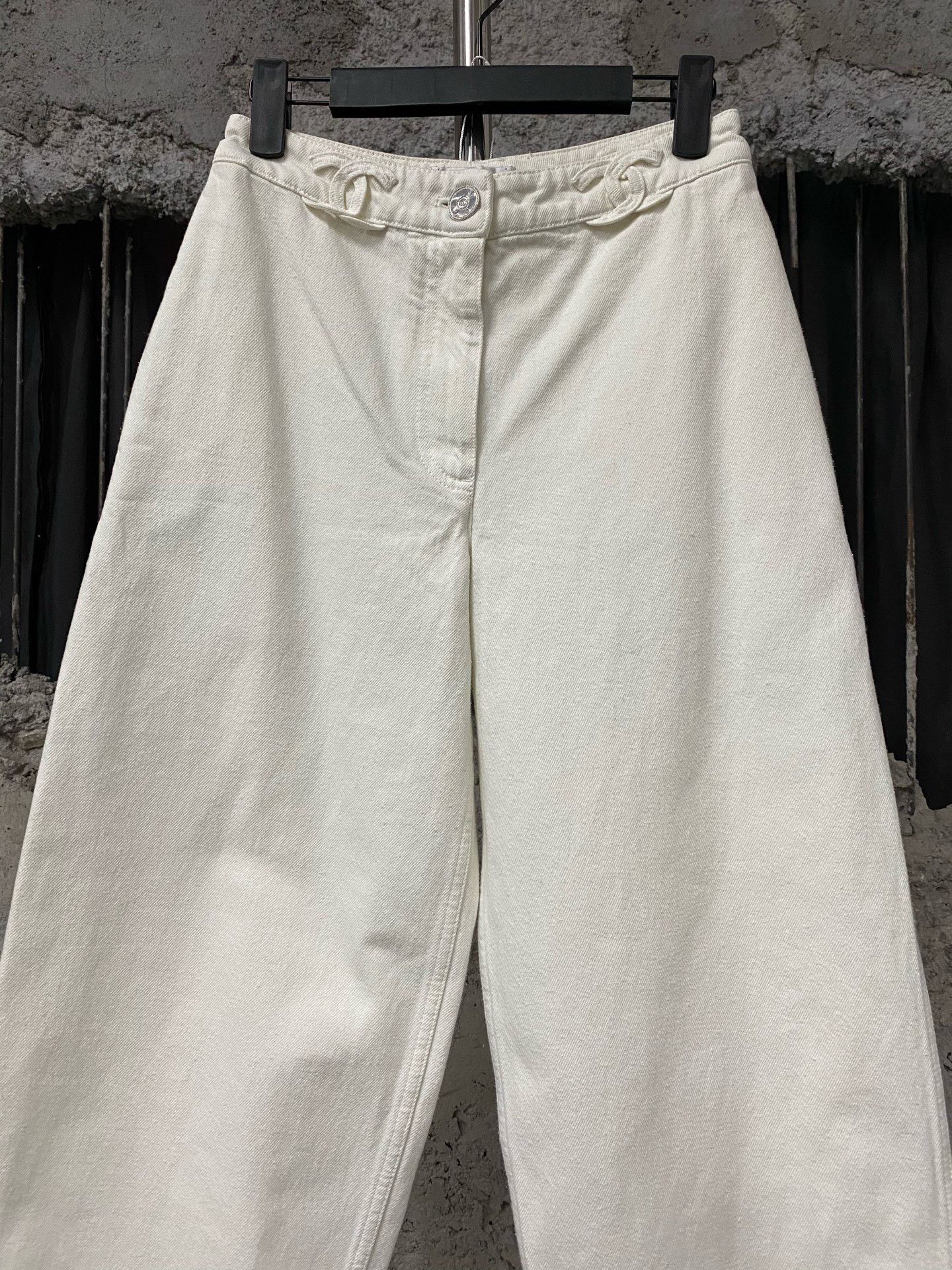 Chanel Chanel Denim White Jeans 26 Women Size 26" / US 2 / IT 38 - 3 Thumbnail