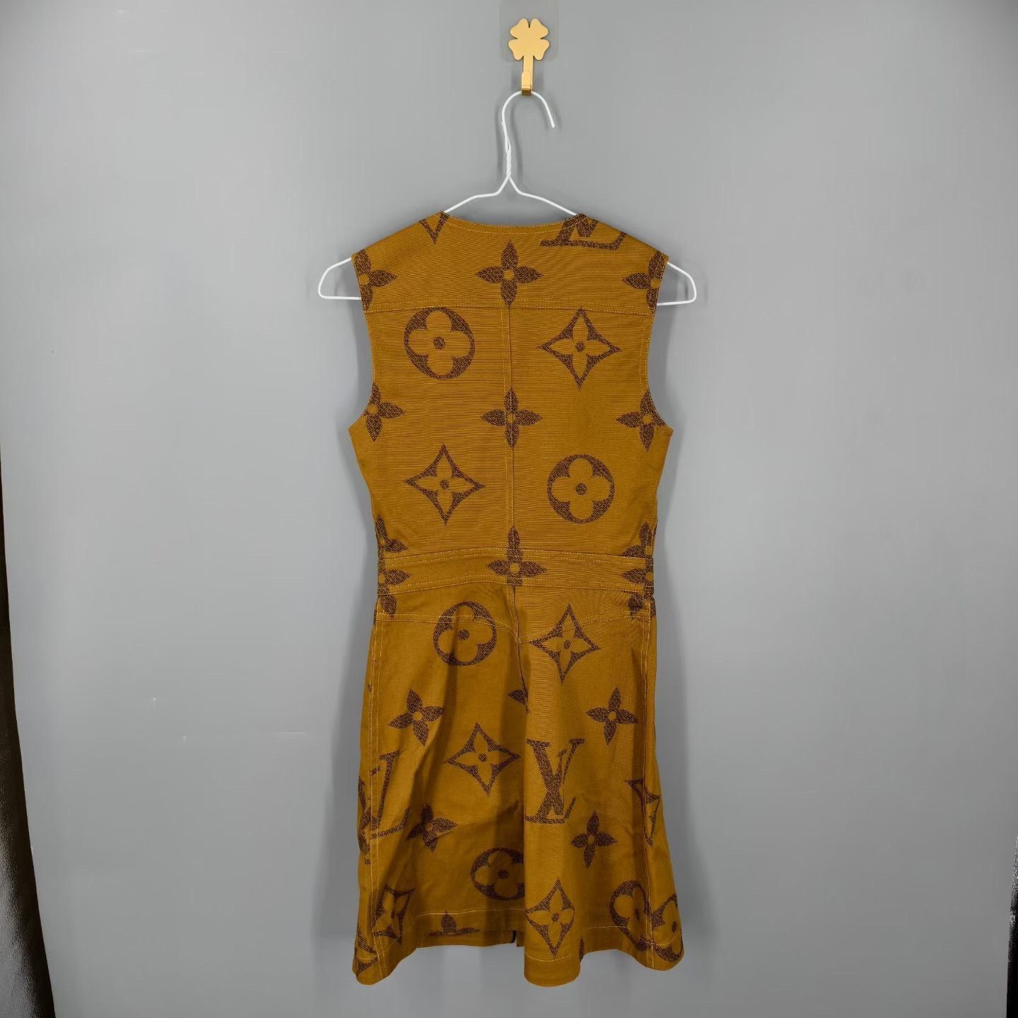 Louis Vuitton Louis Vuitton Brown T-Shirt XS Women Size XS / US 0-2 / IT 36-38 - 2 Thumbnail
