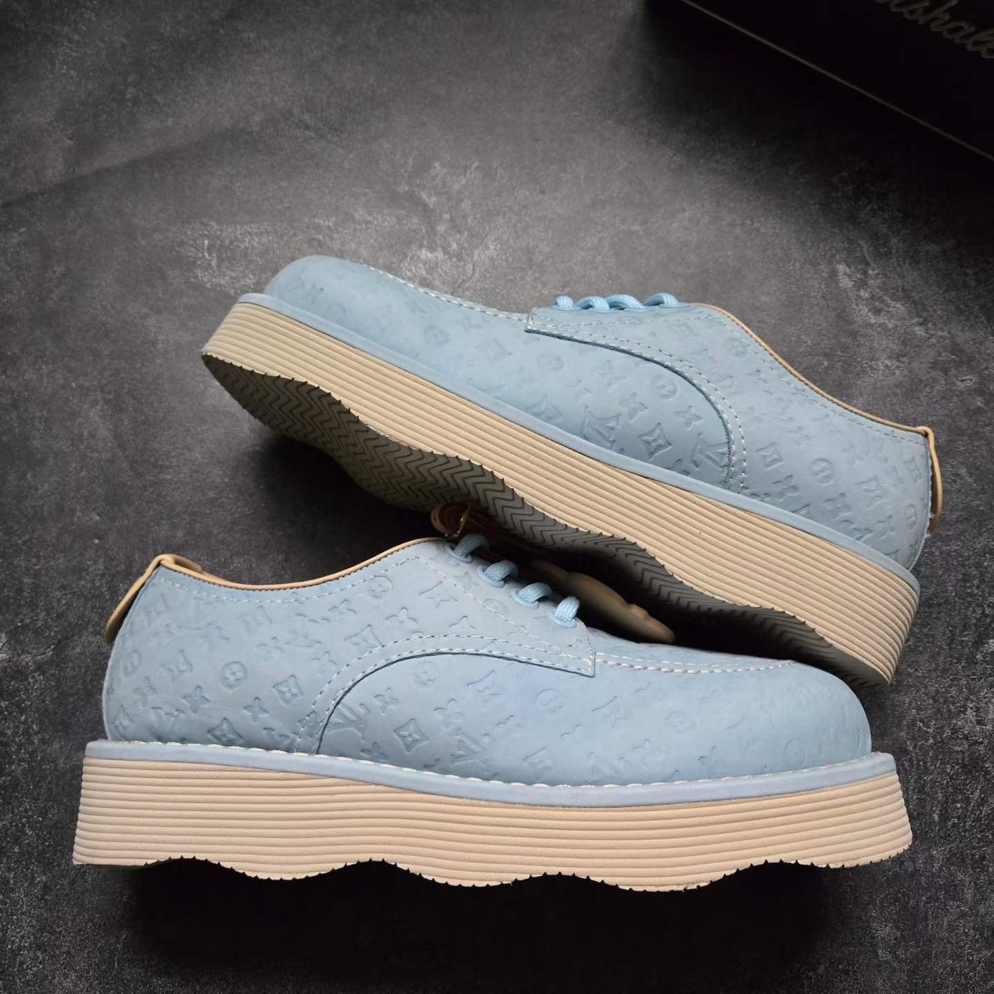 Louis Vuitton Louis Vuitton Collab Blue Lowtop Sneakers 9.5 Men Size US 9.5 / EU 42-43 - 5 Thumbnail