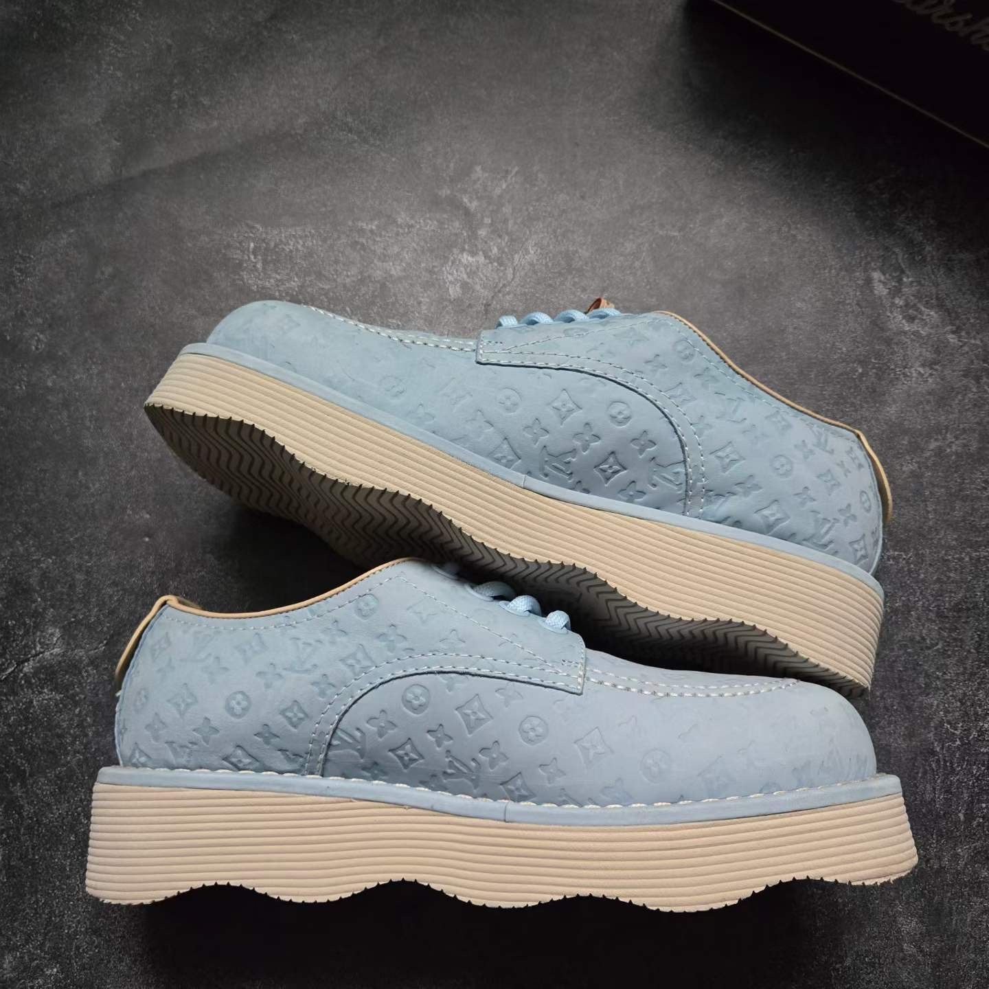 Louis Vuitton Louis Vuitton Collab Blue Lowtop Sneakers 9.5 Men Size US 9.5 / EU 42-43 - 6 Thumbnail