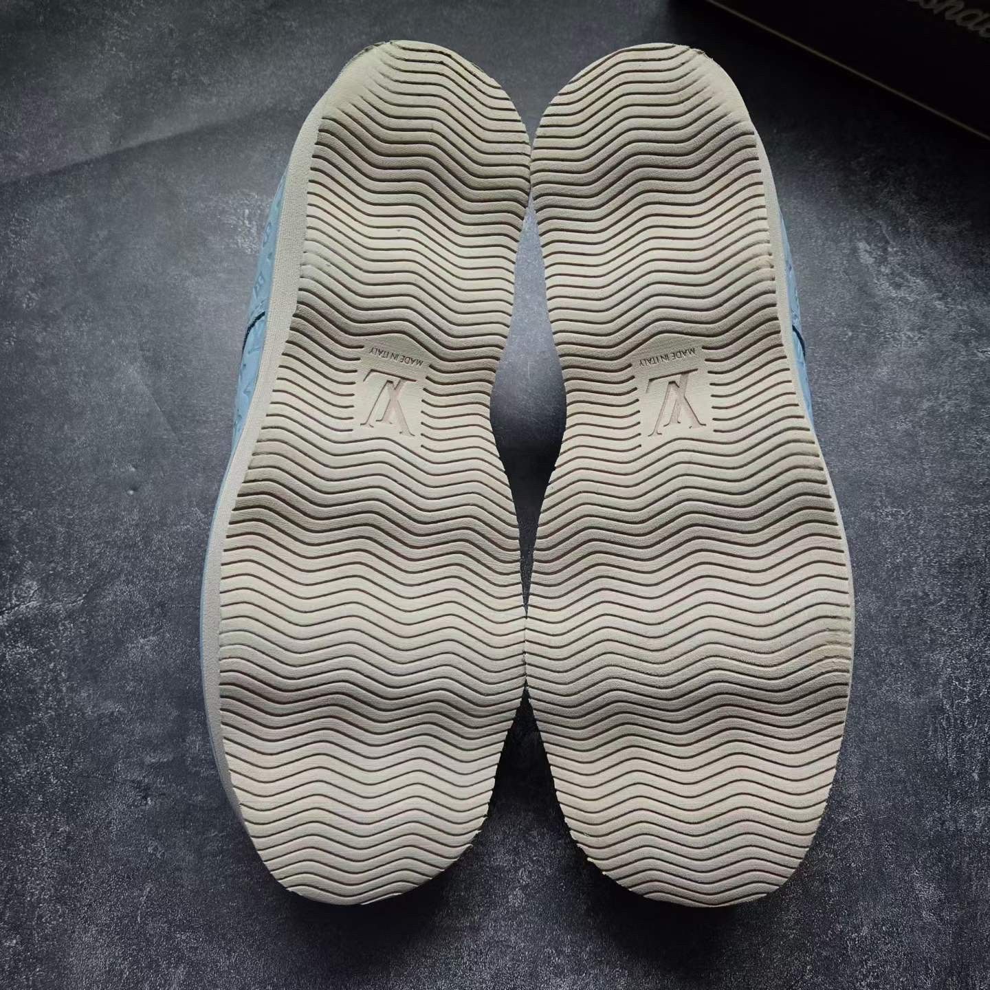 Louis Vuitton Louis Vuitton Collab Blue Lowtop Sneakers 9.5 Men Size US 9.5 / EU 42-43 - 8 Thumbnail