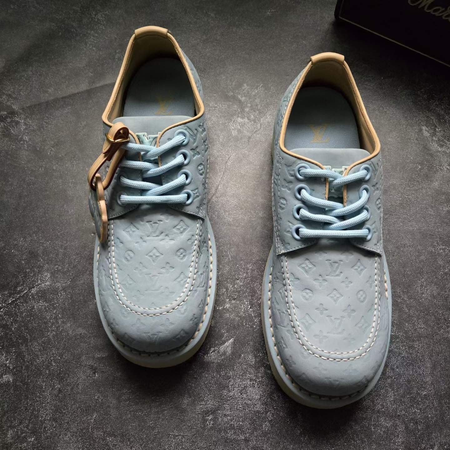 Louis Vuitton Louis Vuitton Collab Blue Lowtop Sneakers 9.5 Men Size US 9.5 / EU 42-43 - 2 Thumbnail