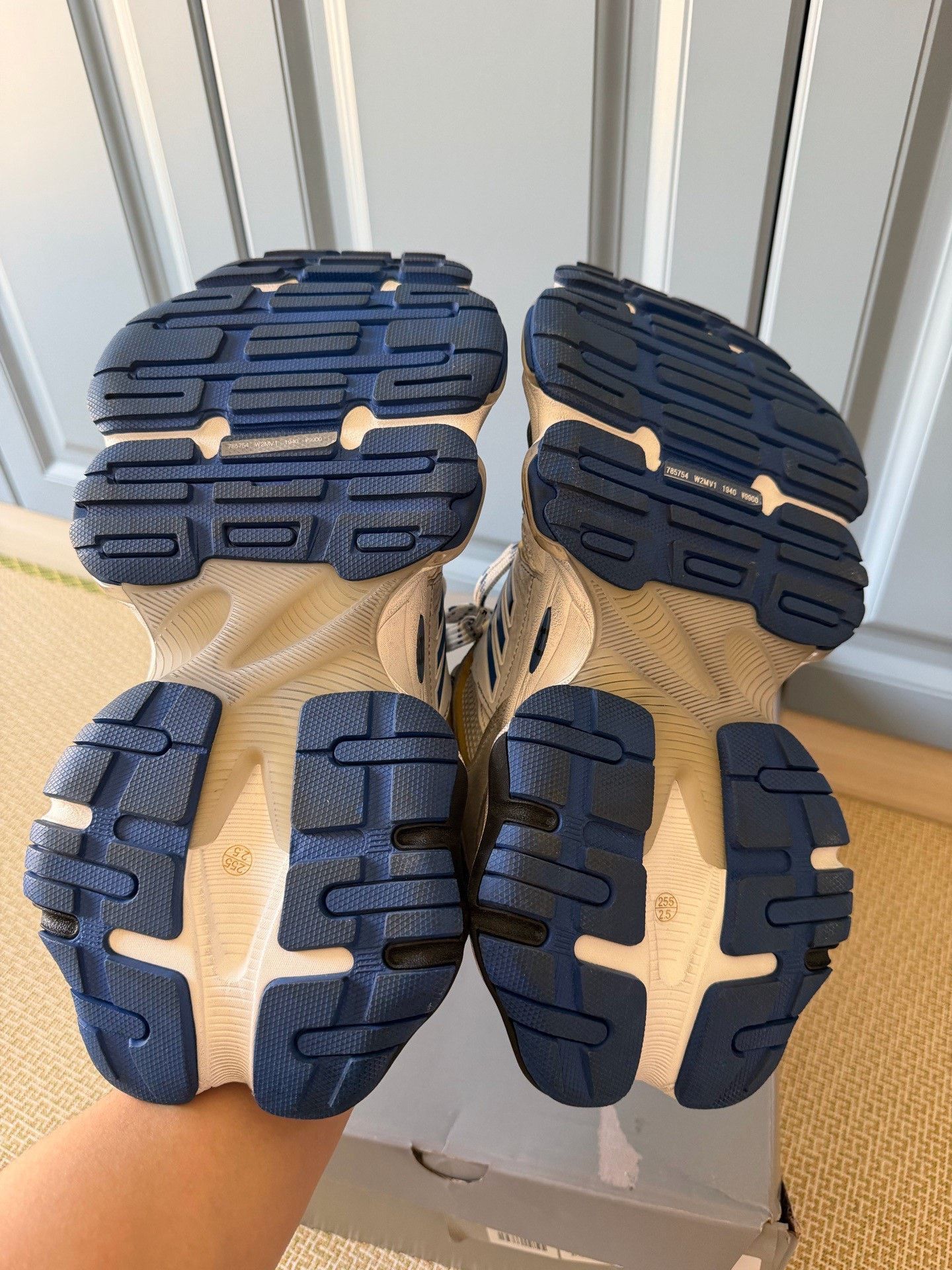 Balenciaga Balenciaga Distressed Blue Lowtop Sneakers 8.5 Men Size US 8.5 / EU 41-42 - 7 Thumbnail