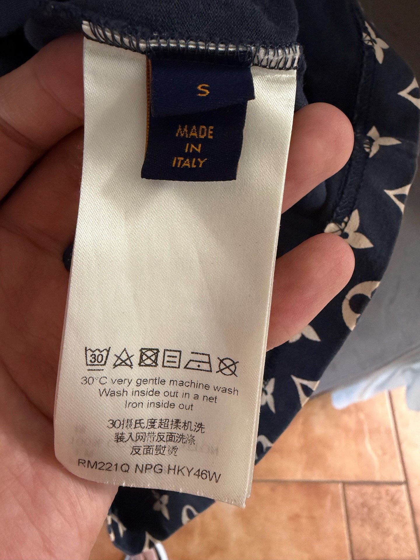 Louis Vuitton Louis Vuitton Retro Gradient Blue T-Shirt s Men Size US S / EU 44-46 / 1 - 4 Thumbnail
