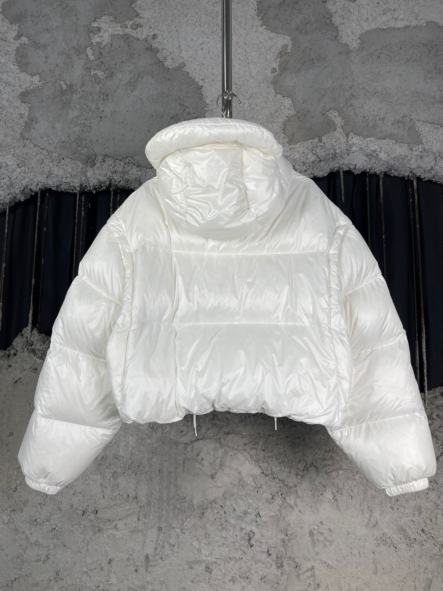 Prada Prada Down Down Jacket S Women Size S / US 4 / IT 40 - 2 Thumbnail