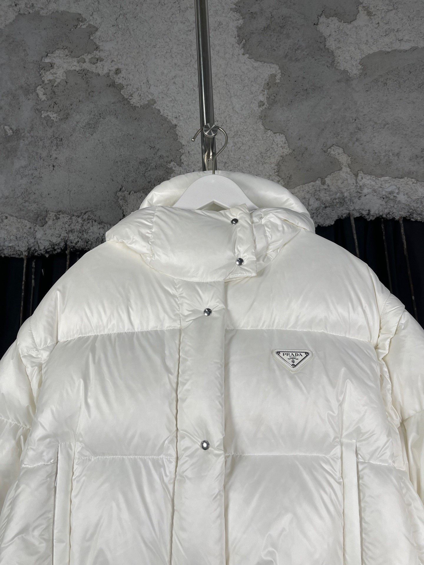 Prada Prada Down Down Jacket S Women Size S / US 4 / IT 40 - 3 Thumbnail