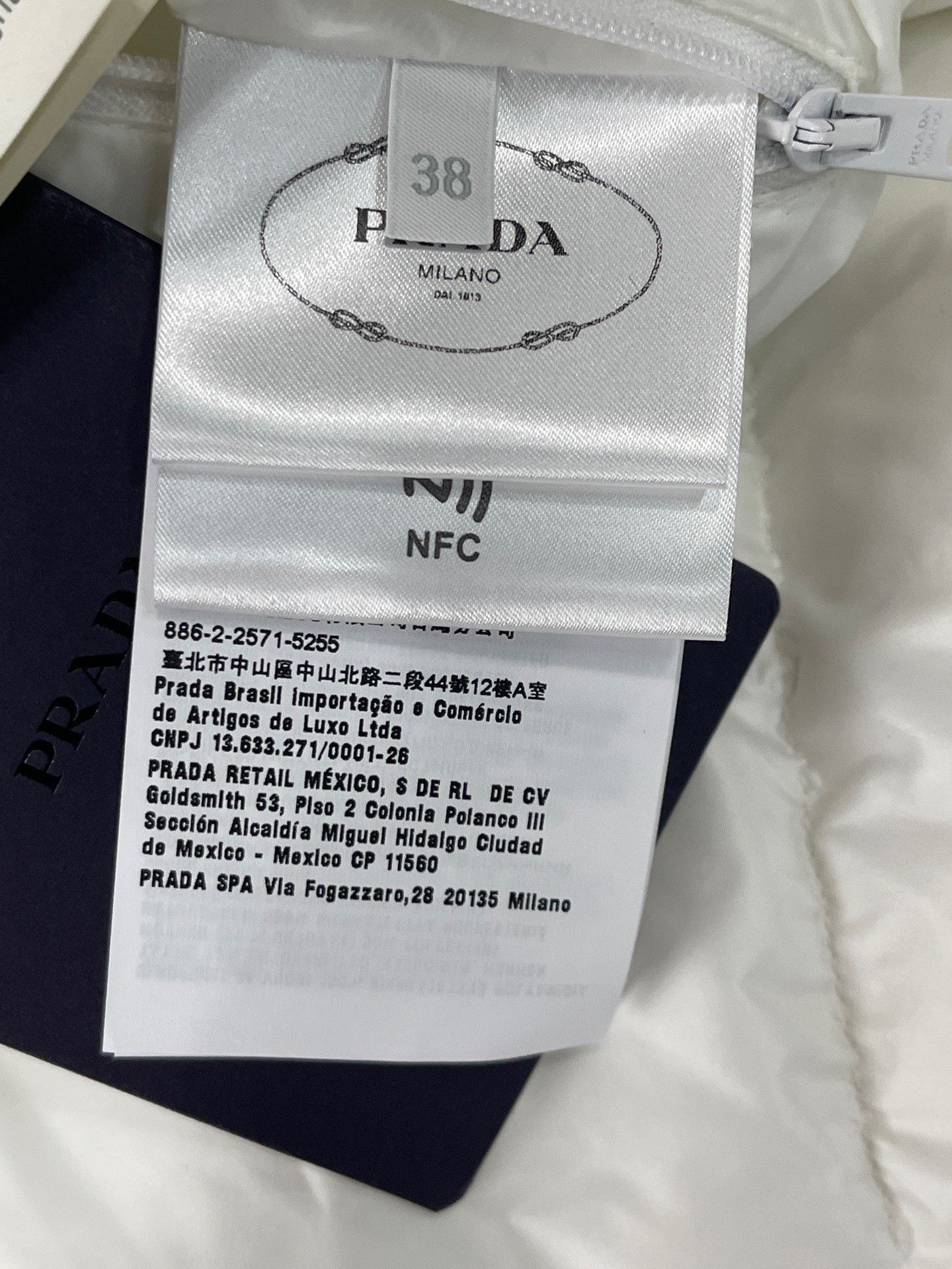 Prada Prada Down Down Jacket S Women Size S / US 4 / IT 40 - 8 Thumbnail
