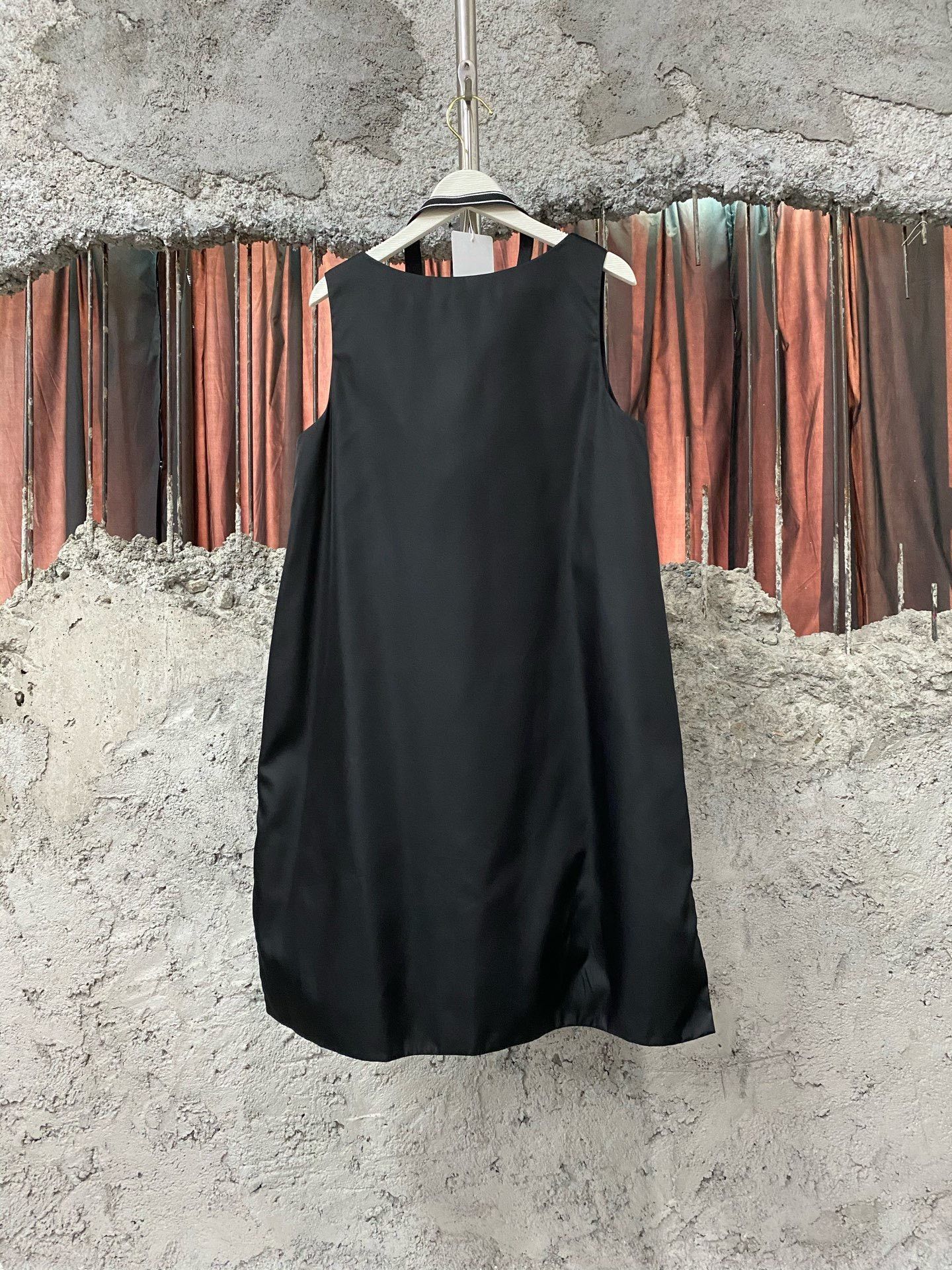 Prada Prada Nylon T-Shirt S Women Size S / US 4 / IT 40 - 2 Thumbnail