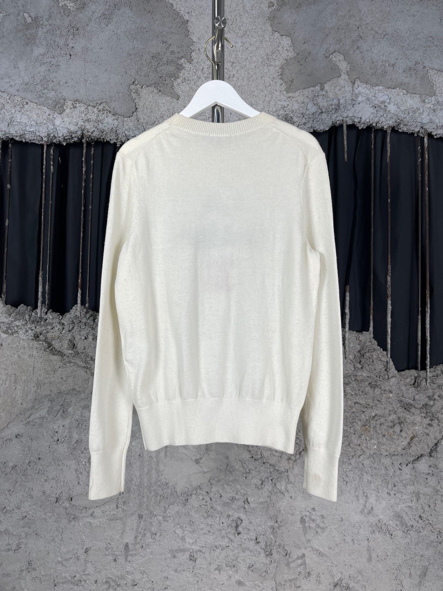 Chanel Chanel Retro Sweater M Women Size M / US 6-8 / IT 42-44 - 2 Thumbnail